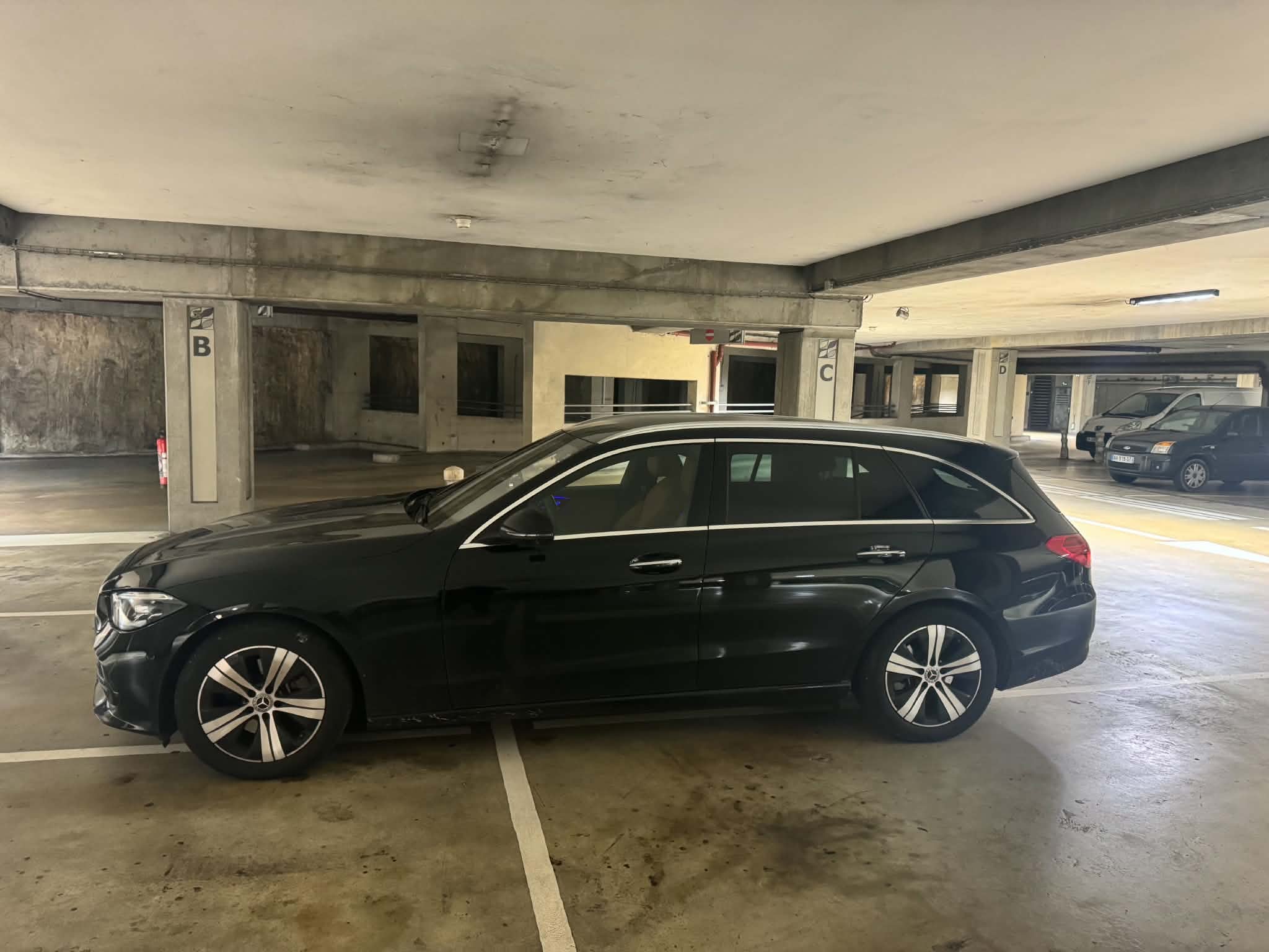 Mercedes-Benz Classe C, 2023, Essence 95 / Électrique (hybride), automatique