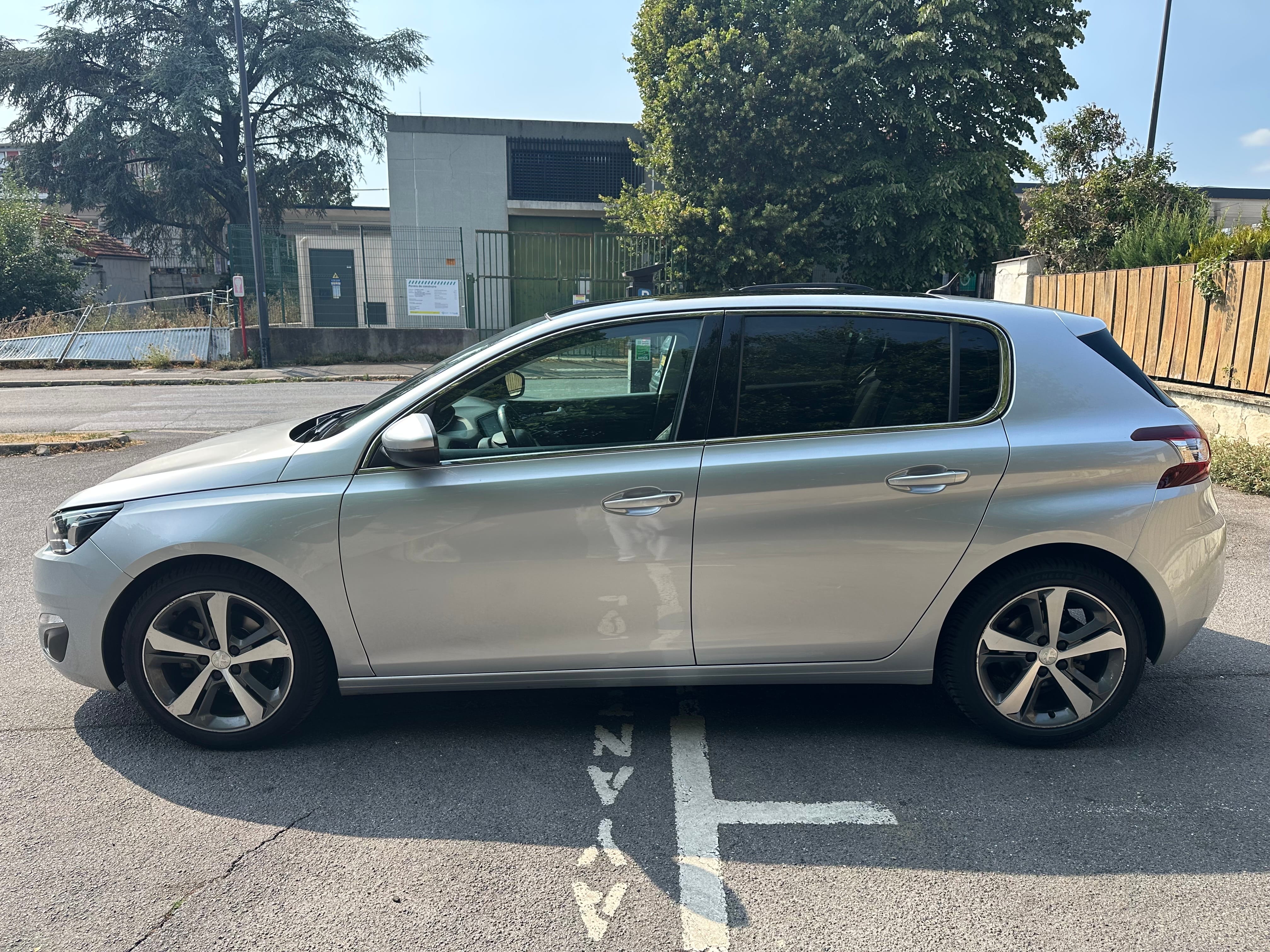 Peugeot 308 with Air conditioning