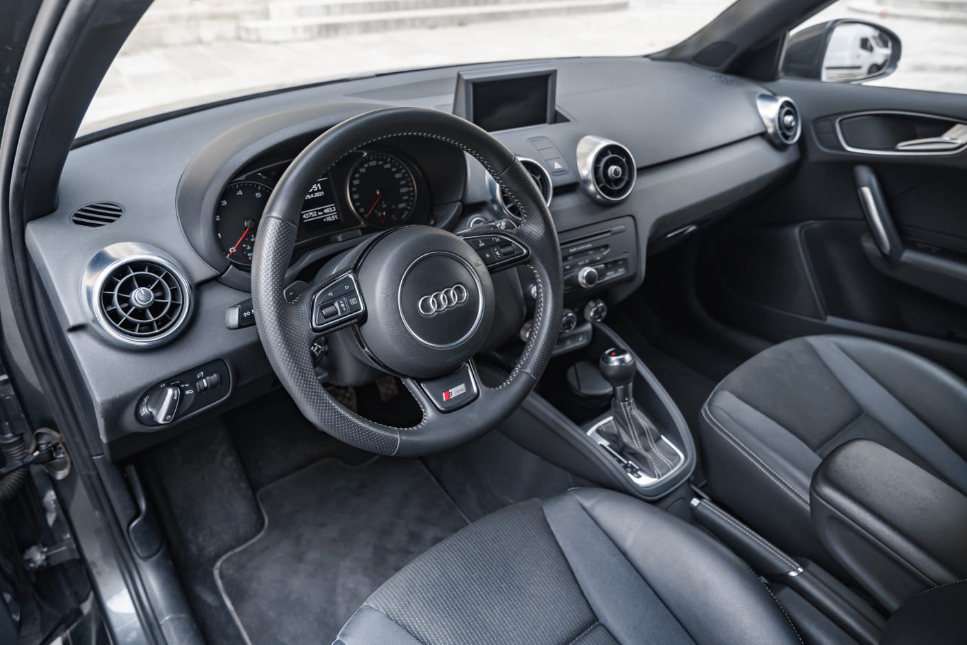 Audi A1 Finitions S line (sport) avec Audio Bluetooth