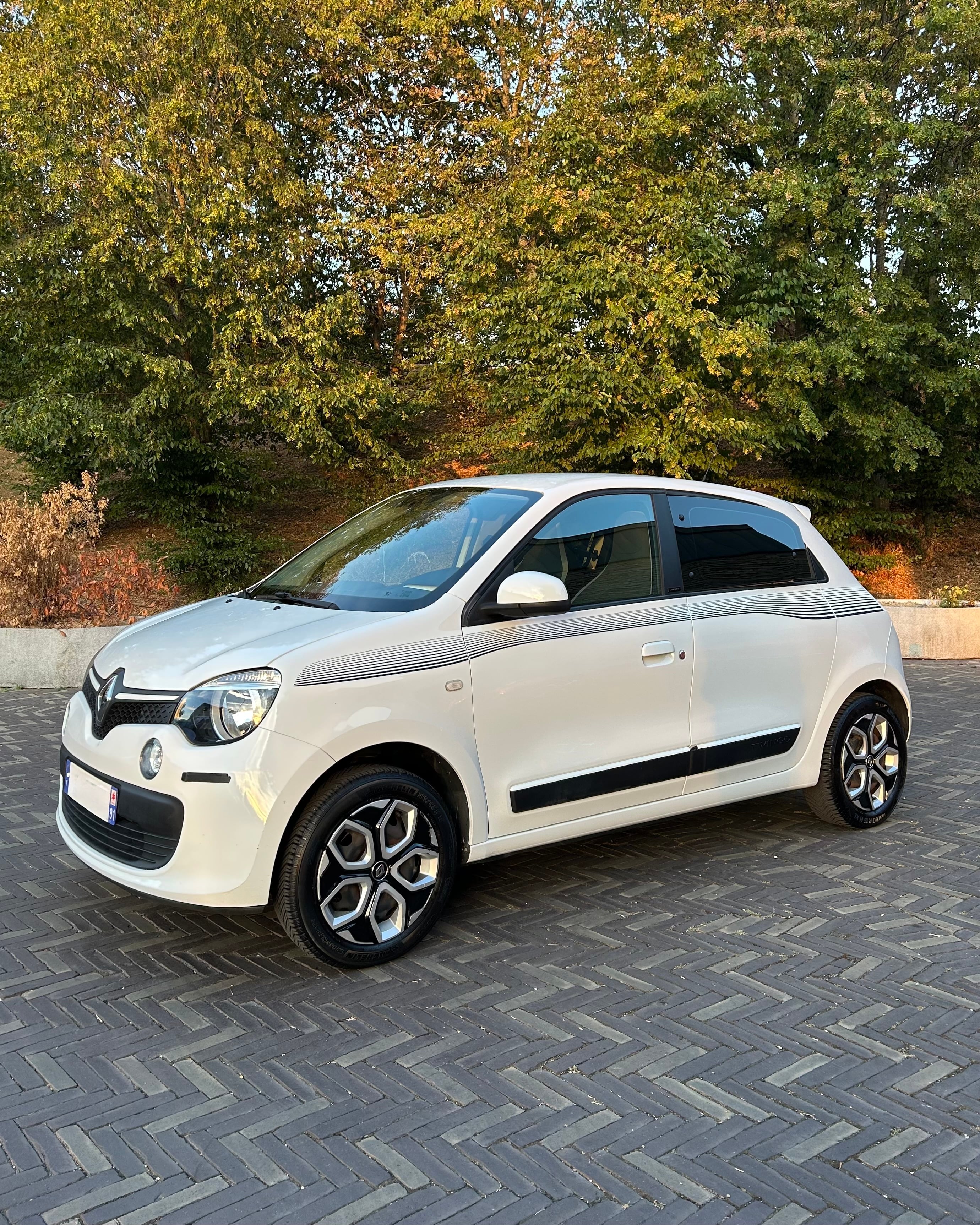 Renault Twingo III (Blanche avec bluetooth et radars de recul), 2015, Essence 95
