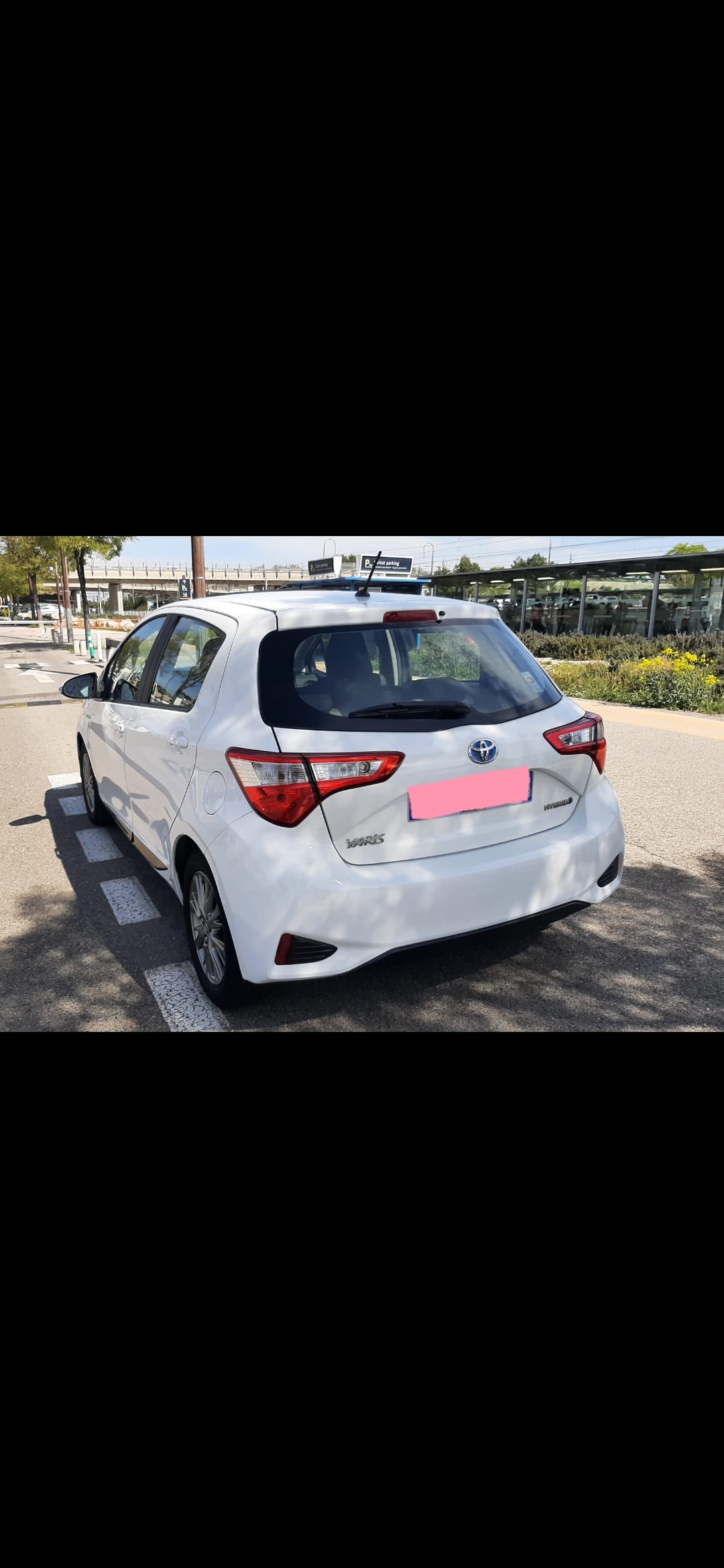 Toyota Yaris Hybride with Air conditioning