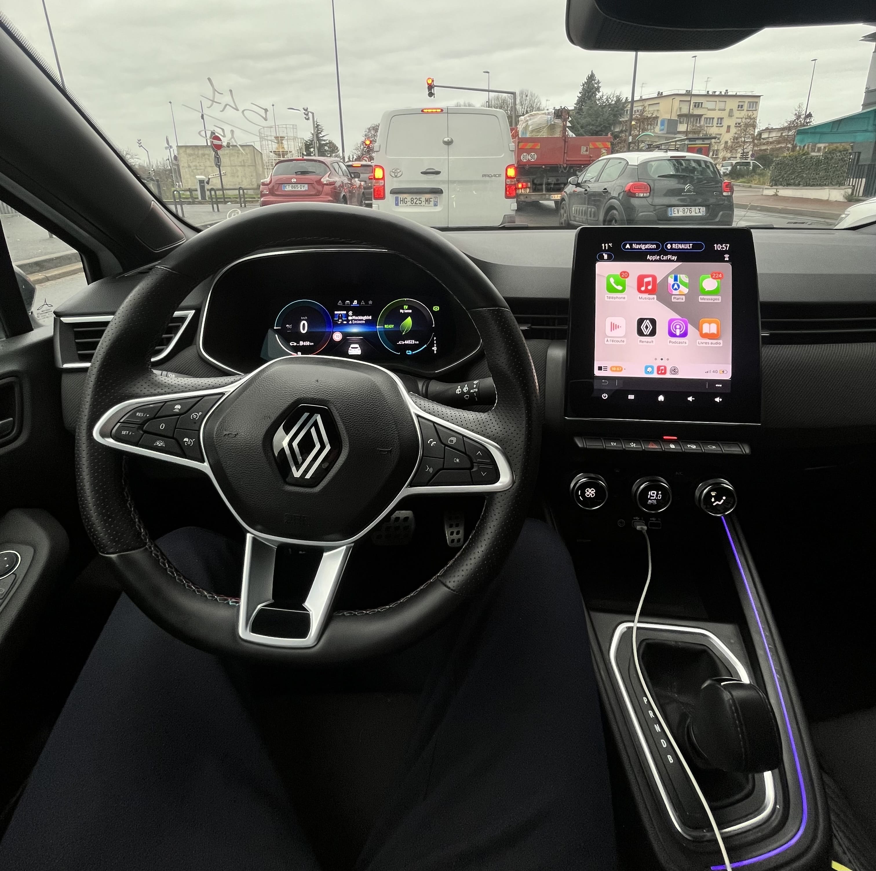 Renault Clio E-tech with Dashcam