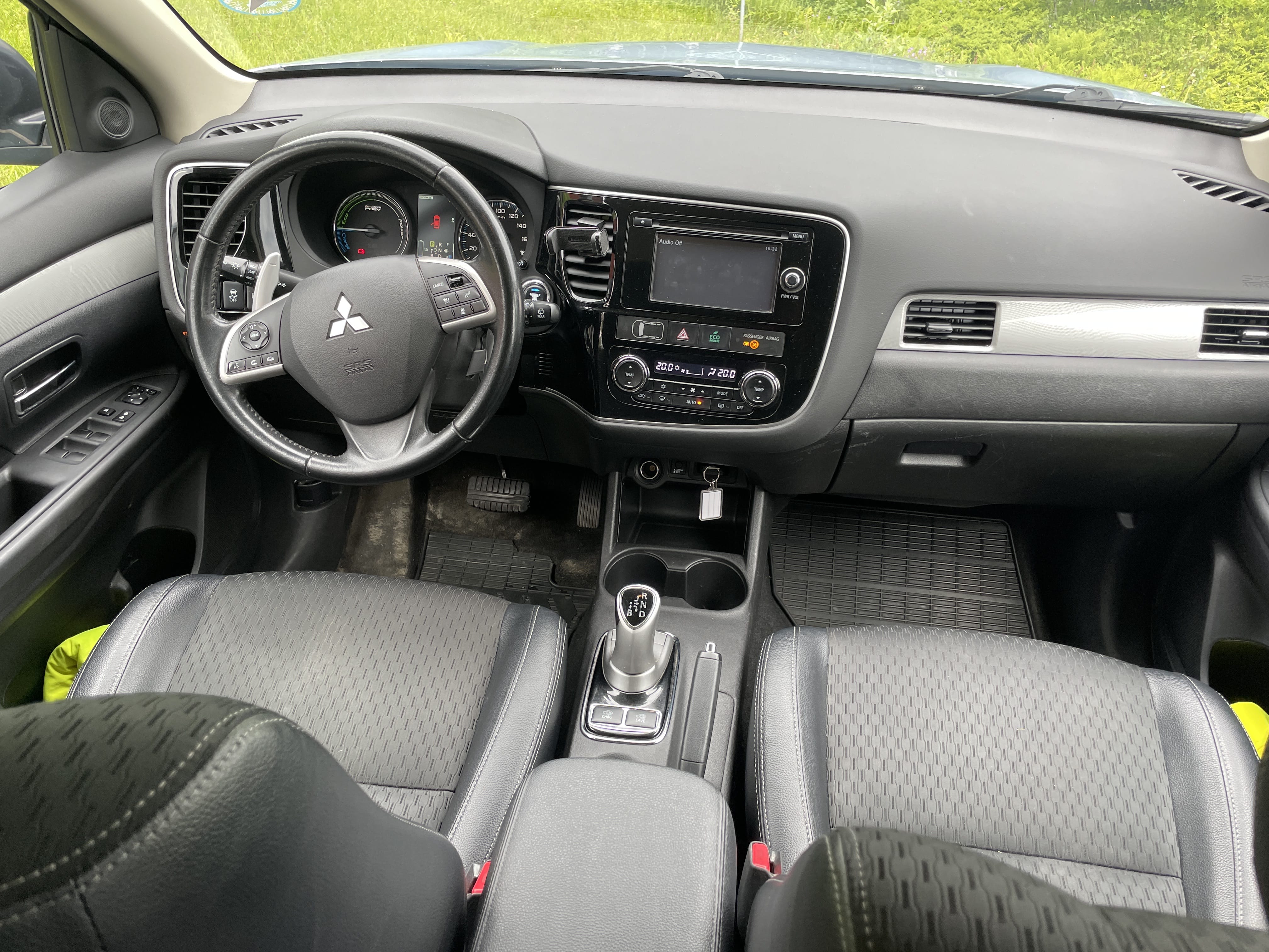 Mitsubishi Outlander PHEV SE med Firehjulstrekk