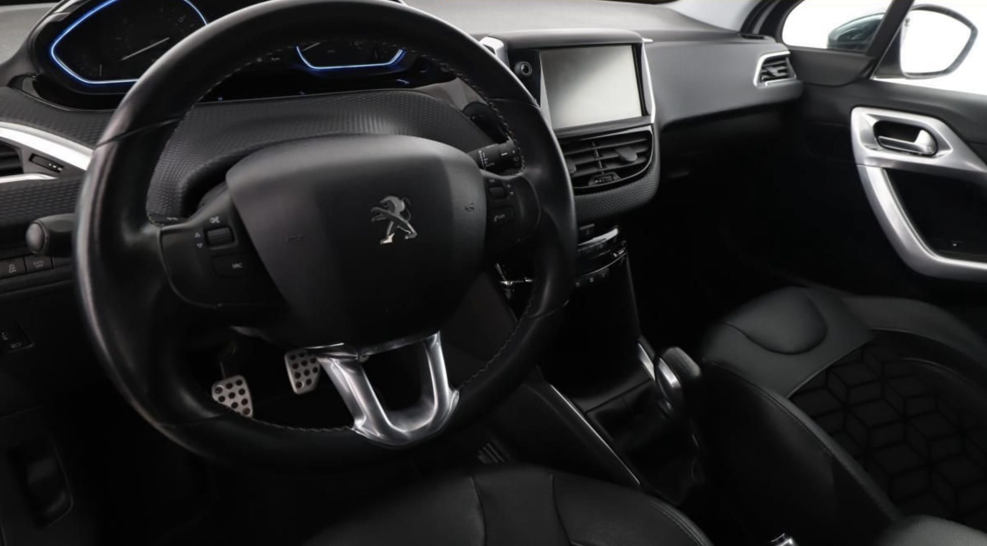 Peugeot 208 Feline avec Siège bébé