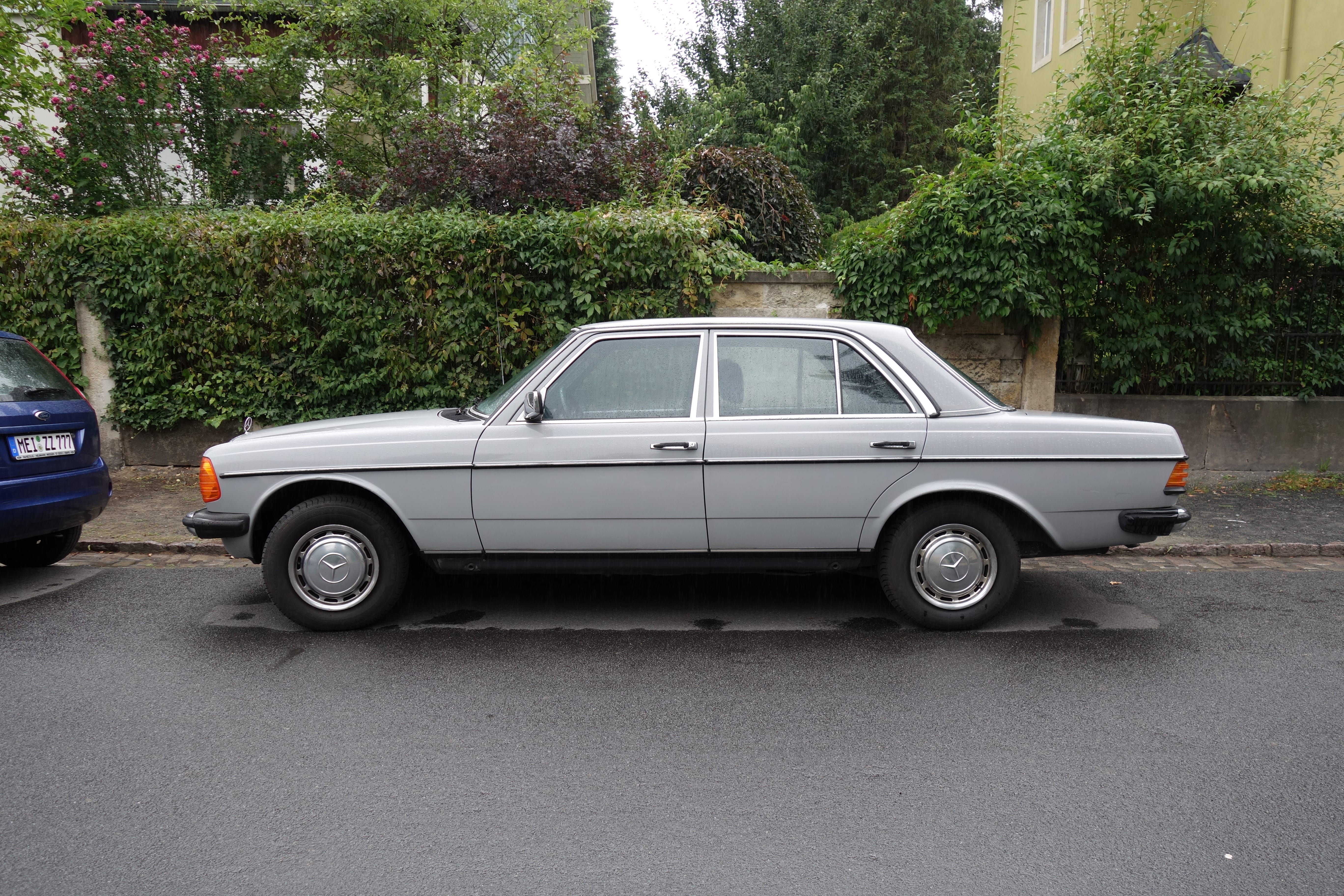 Mercedes W123 1984 Diesel In Dresden Krenkelstrasse 12 Mieten Getaround Ex Drivy