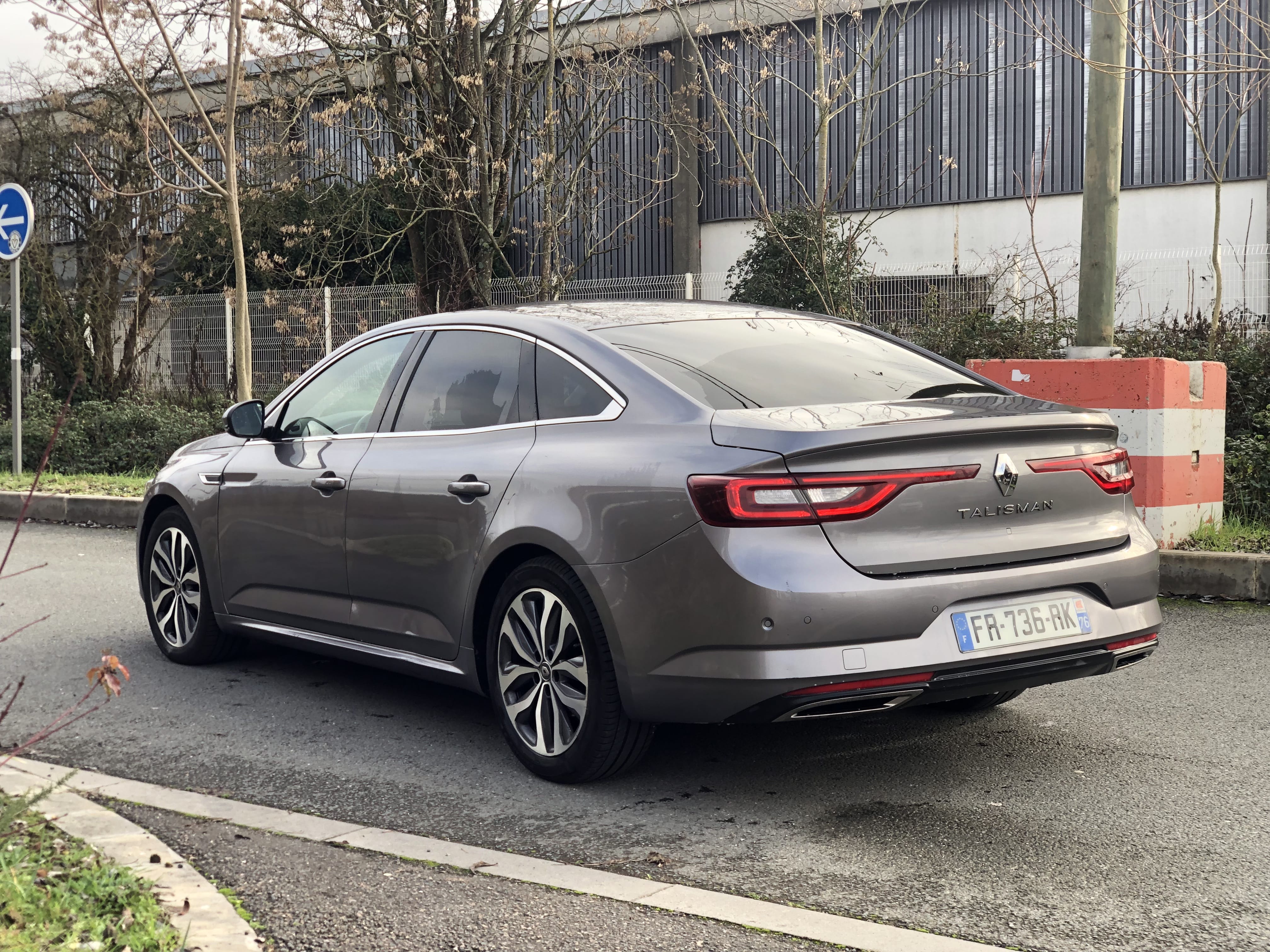 Renault Talisman  Louez la Renault Talisman – Luxe, Confort et Technologie pour un Voyage d’Exception ! avec Climatisation