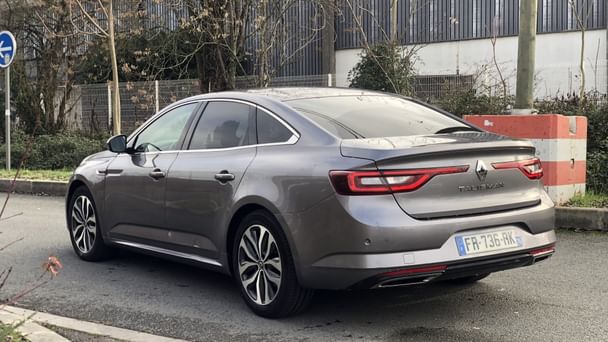 Renault Talisman Louez la Renault Talisman – Luxe, Confort et Technologie pour un Voyage d’Exception ! avec Climatisation
