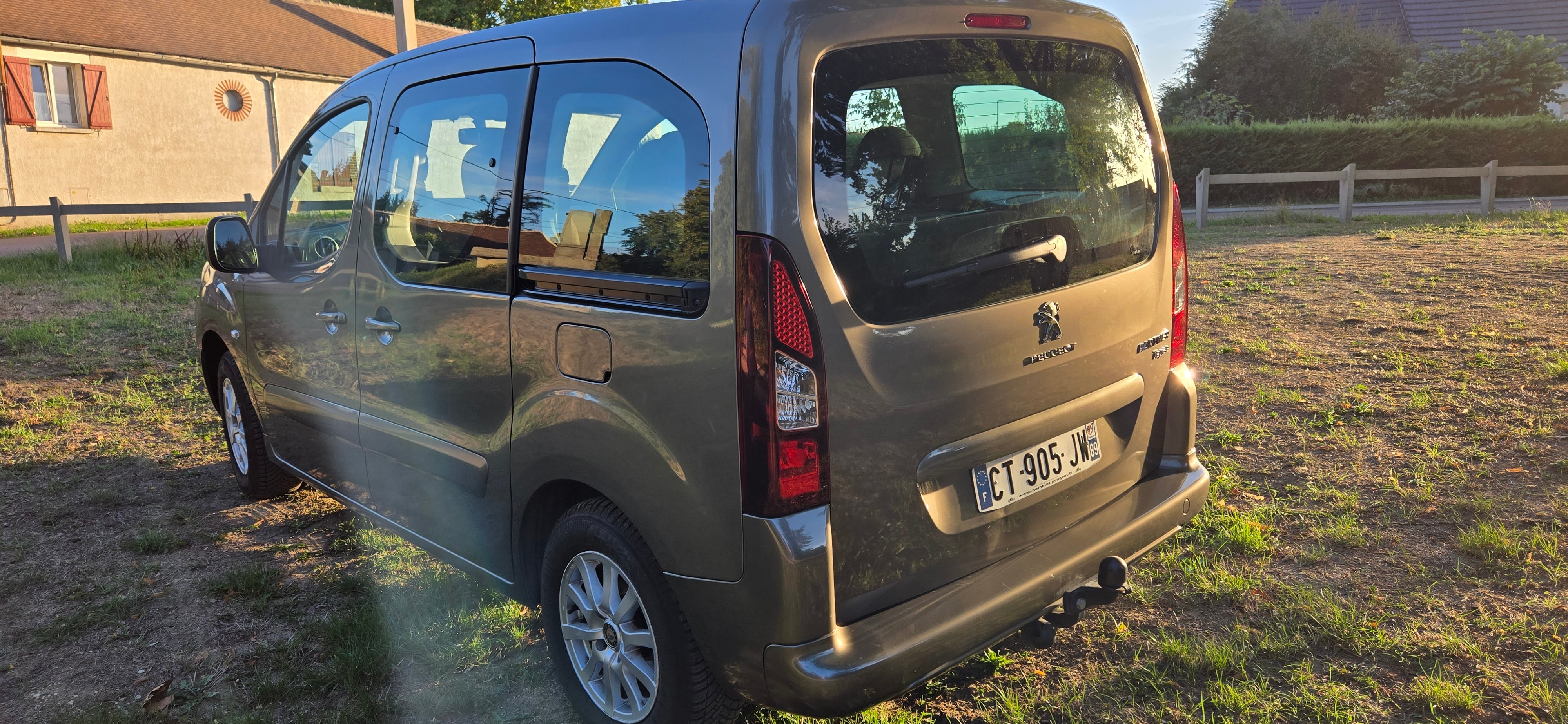 Peugeot Partner Tepee avec Autoradio