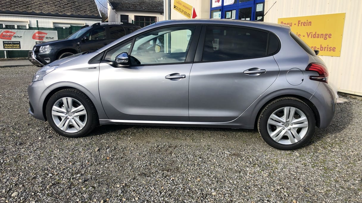 Peugeot 208  Ess 82cv FM485QE avec Climatisation