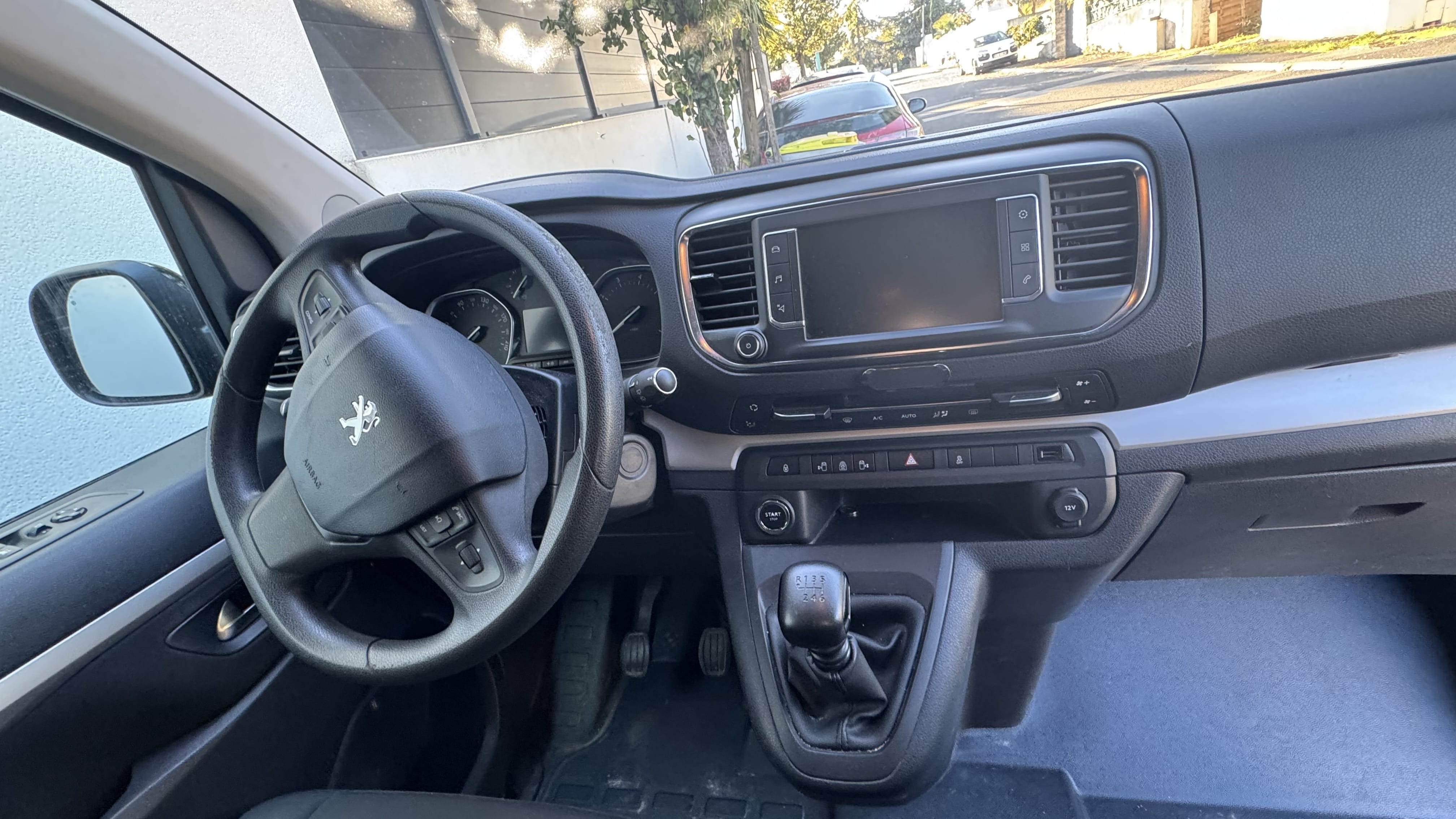 Peugeot Expert Traveller avec Audio Bluetooth