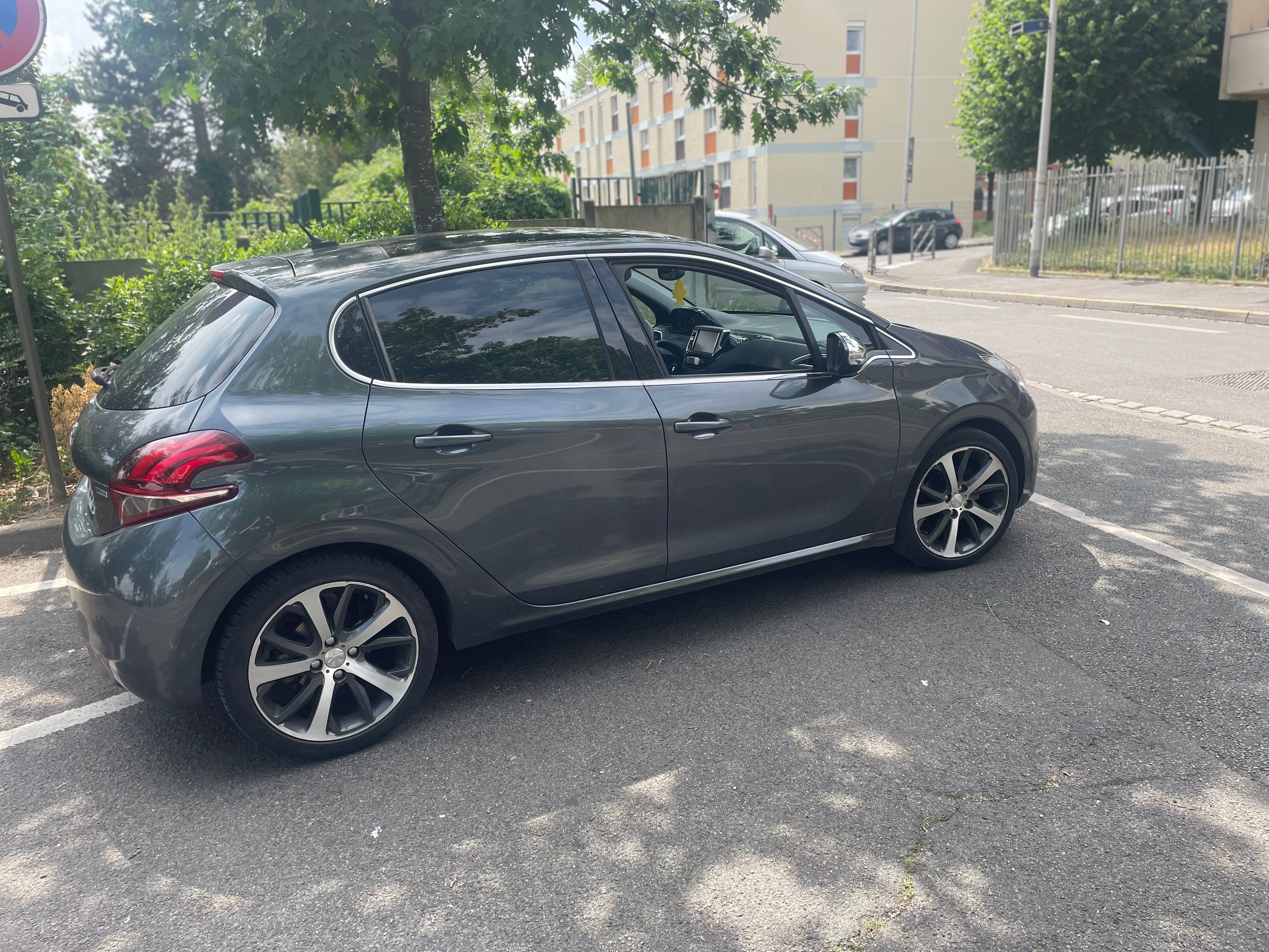 Peugeot 208 avec Climatisation