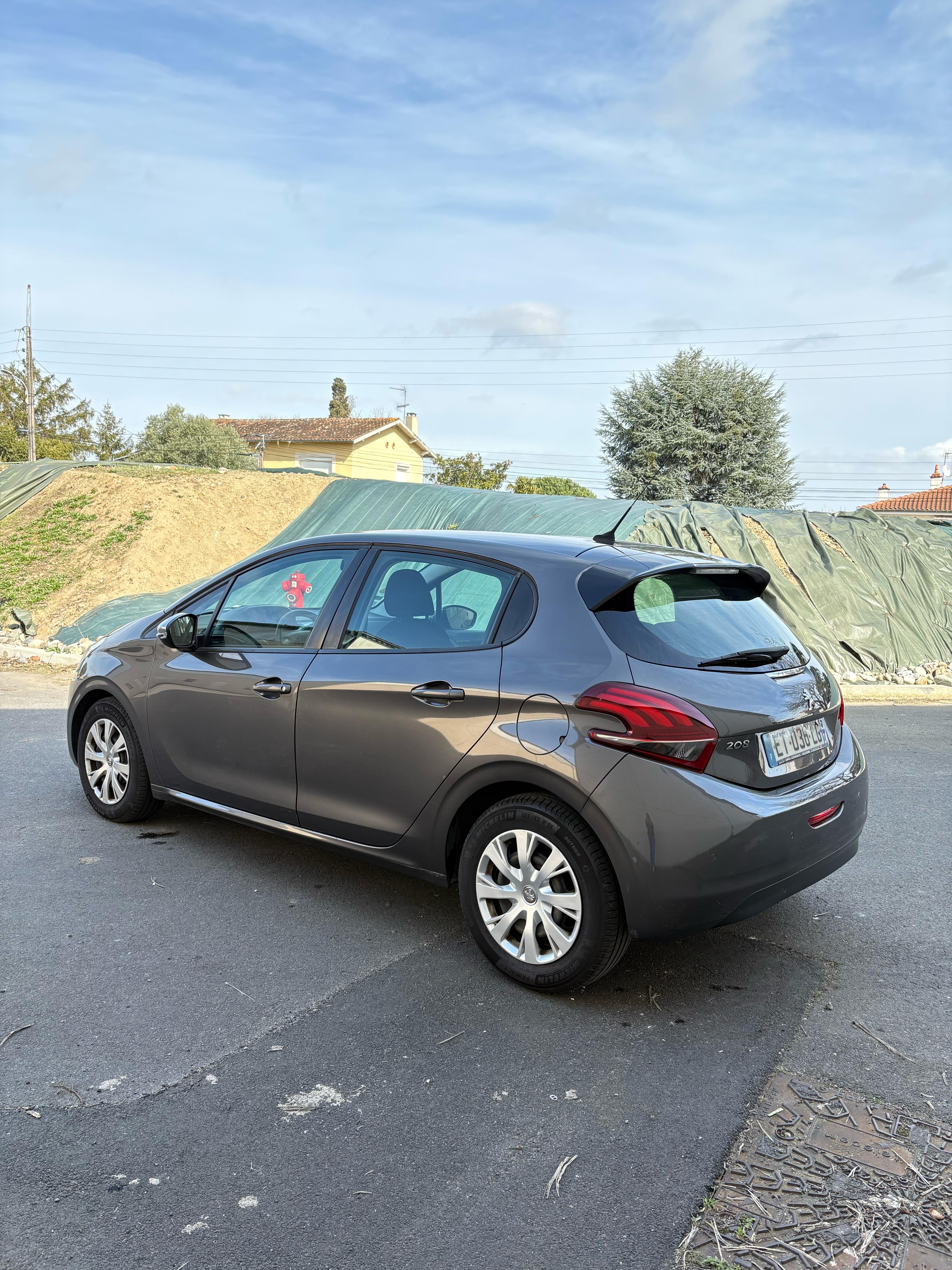 Peugeot 208 avec GPS