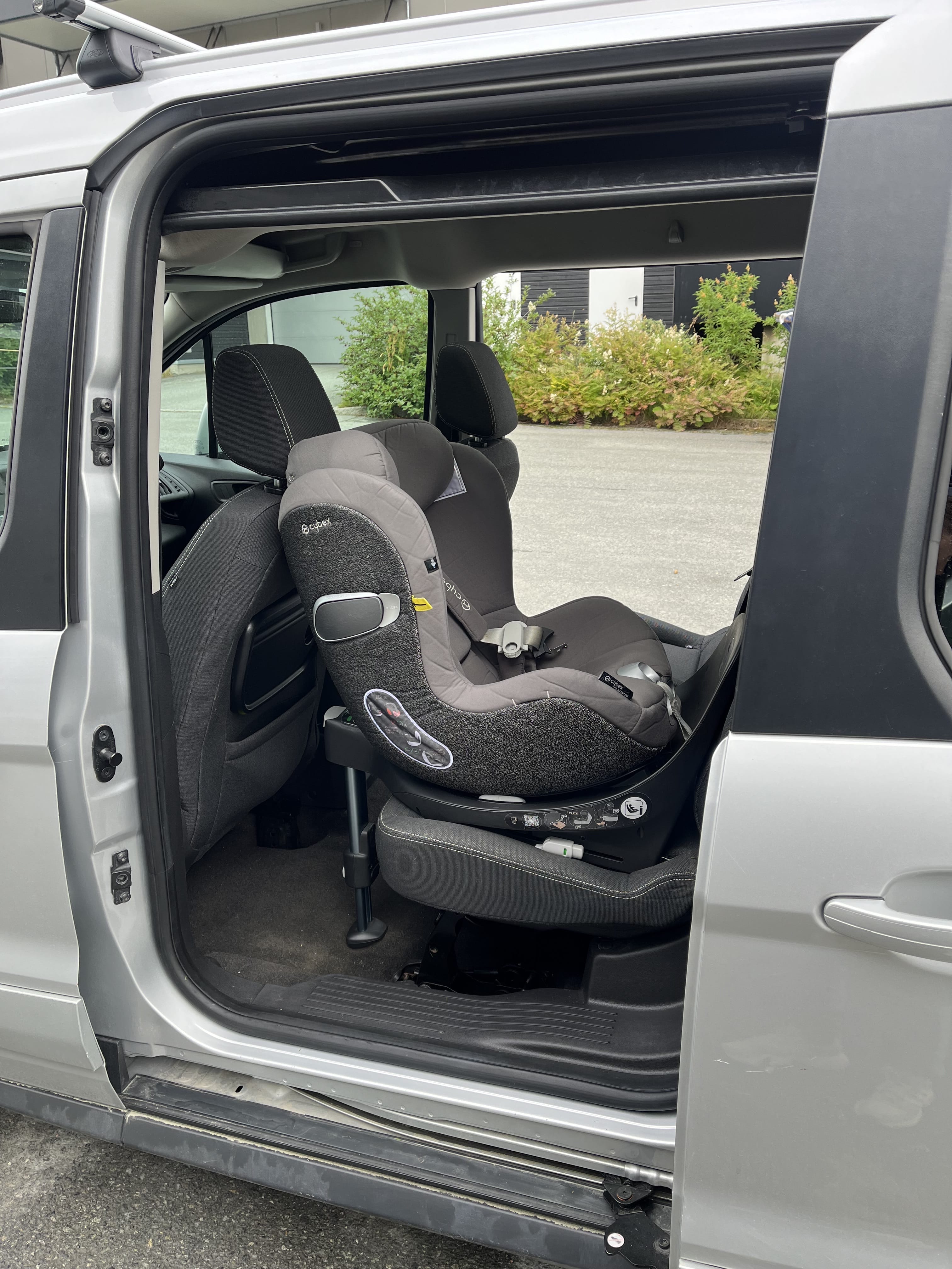Ford Grand Tourneo