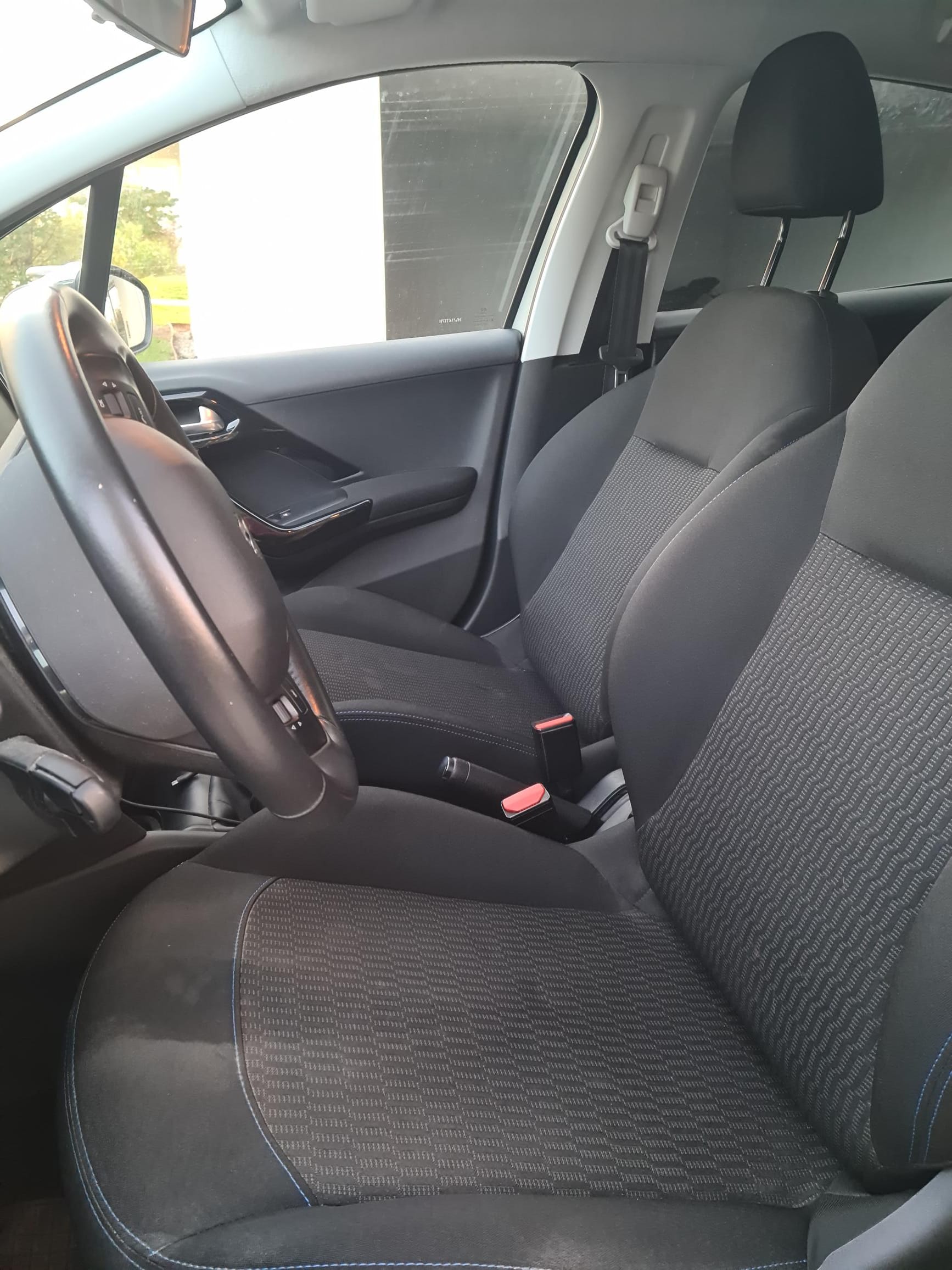 Peugeot 208 avec GPS