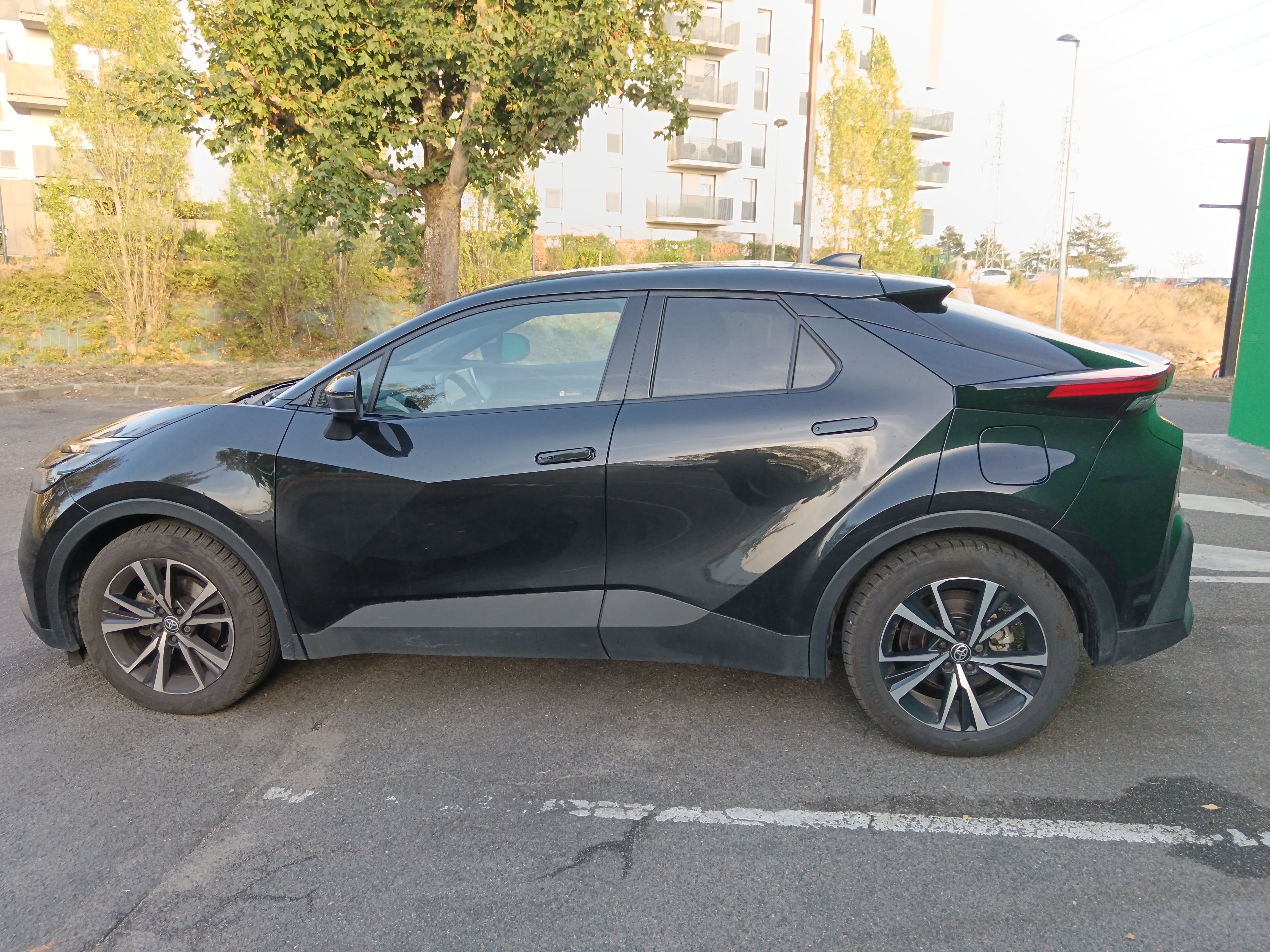 Toyota C-HR Hybrid avec Climatisation