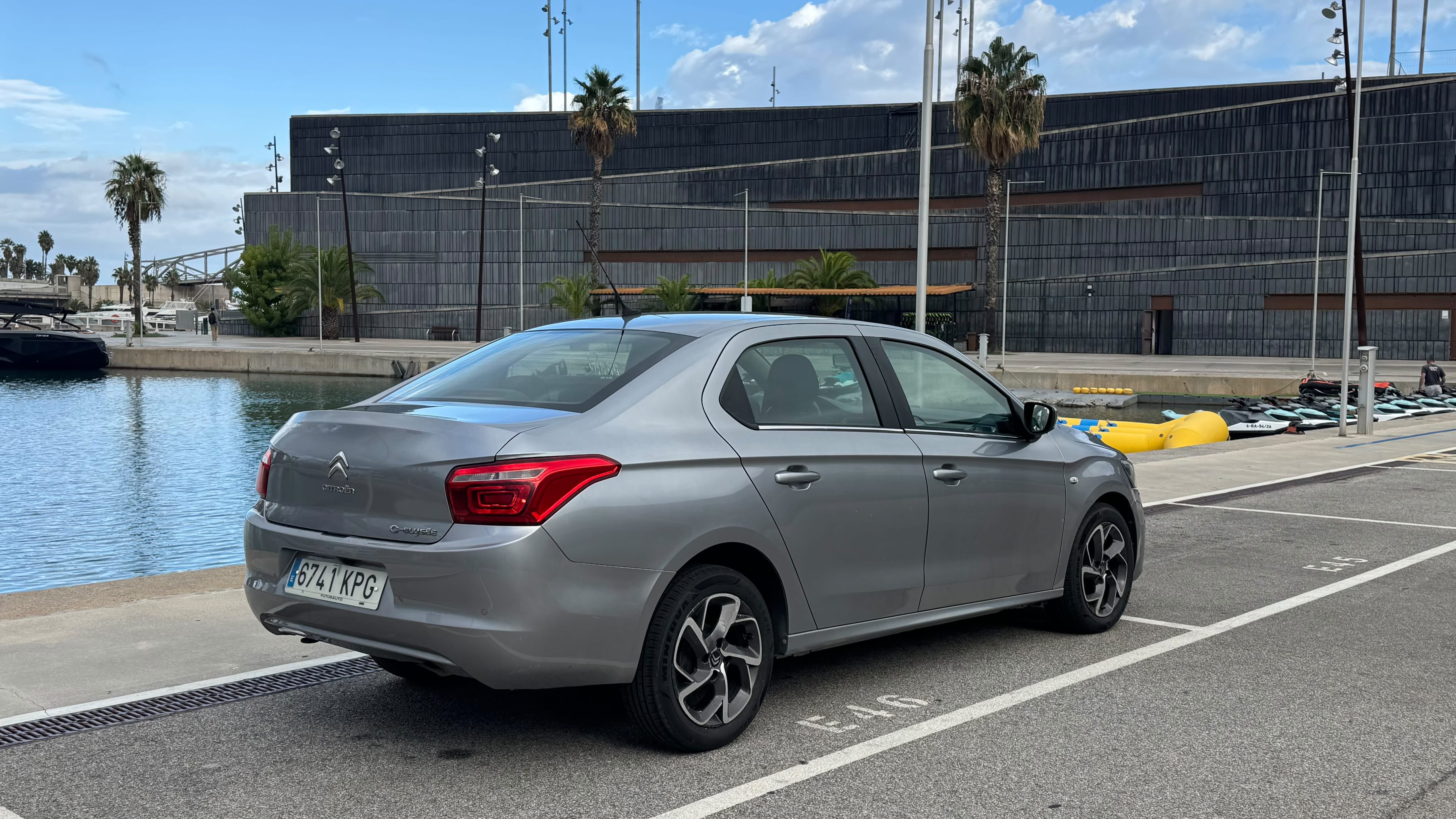 Citroen C-Elysée con Cámara de marcha atrás