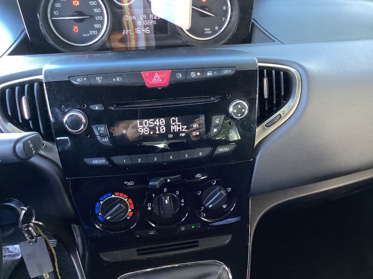Lancia Ypsilon con Control de velocidad