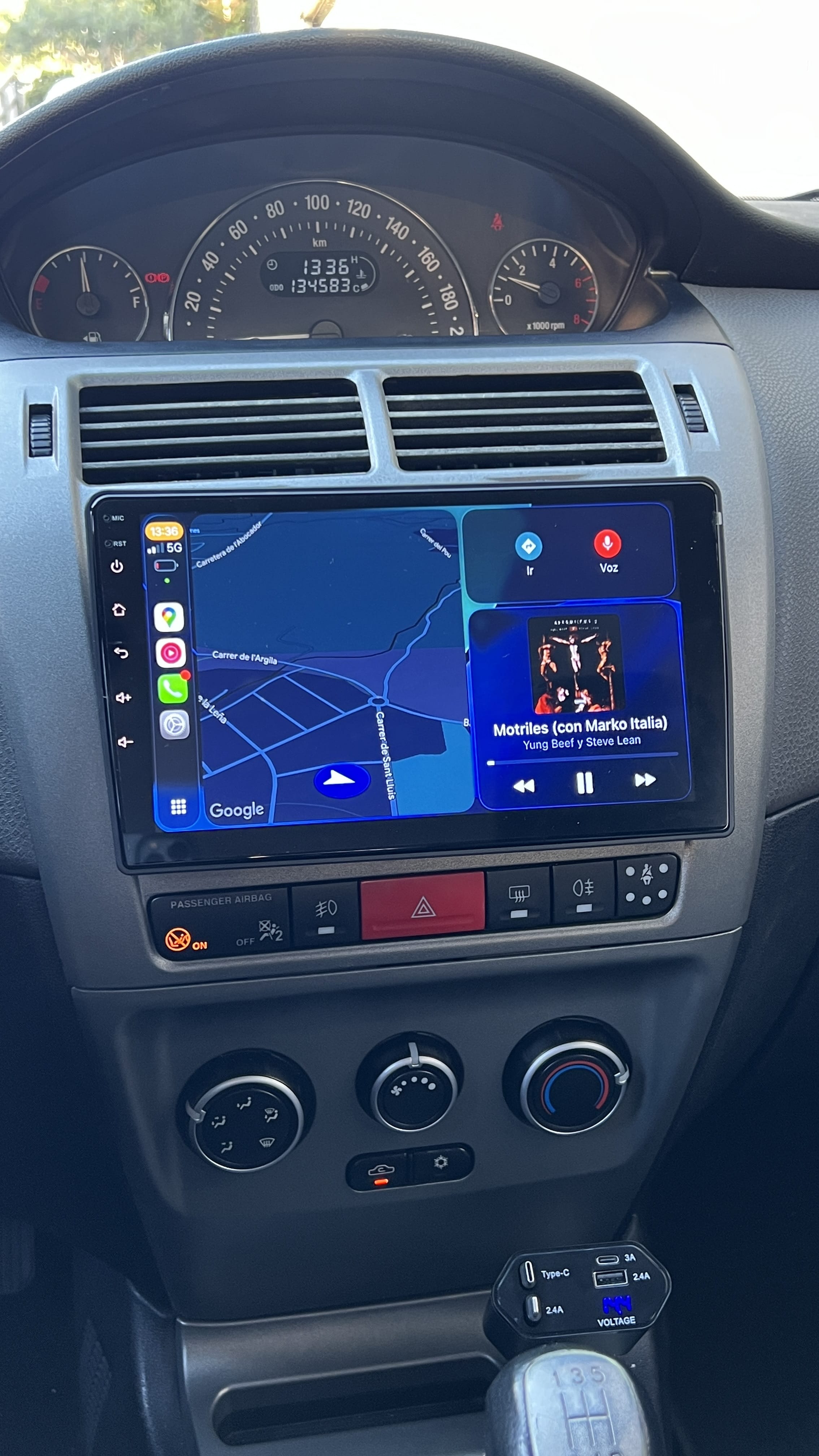 Tata Motors Vista con Android Auto