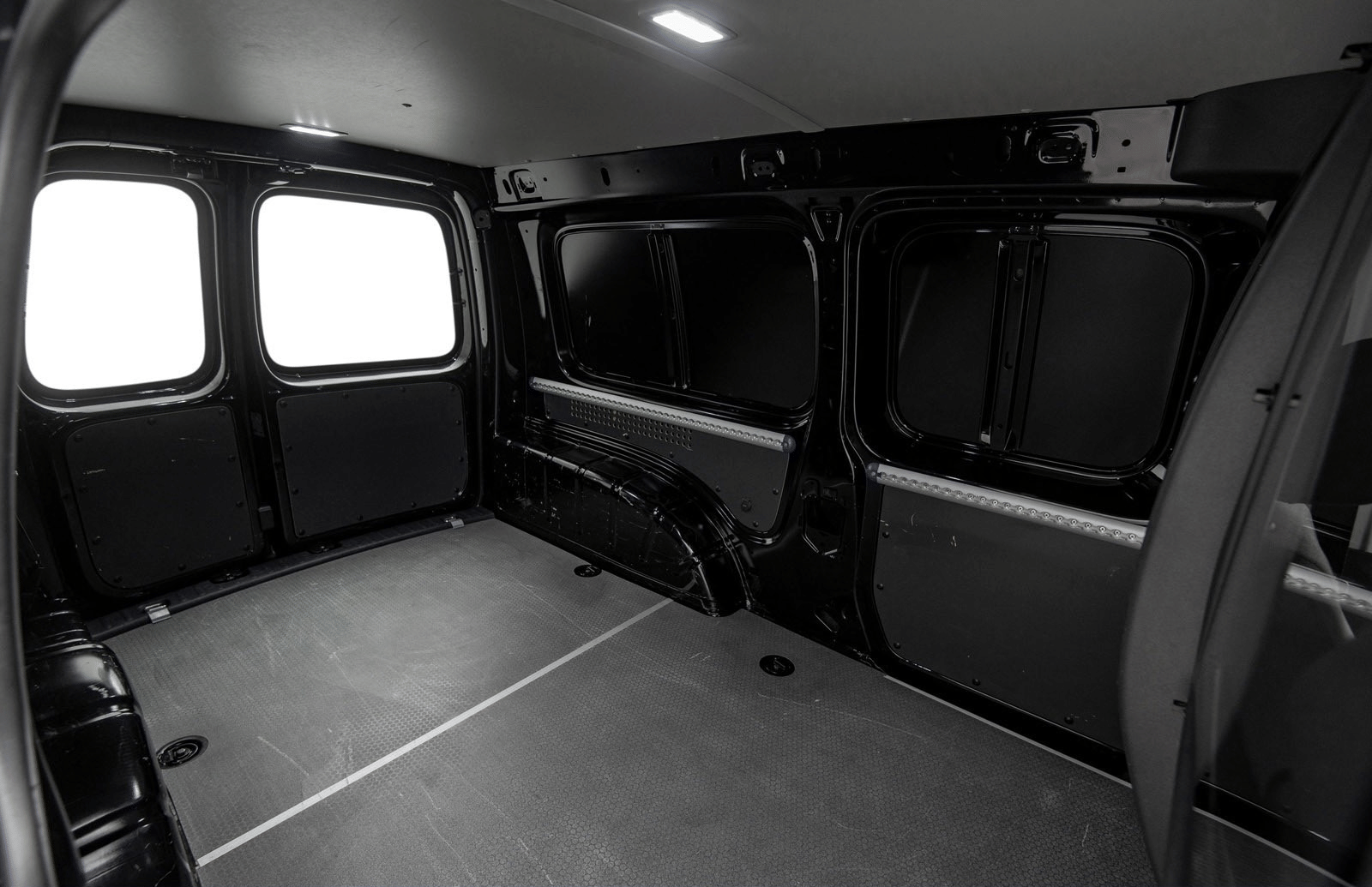 Volkswagen Caddy Varebil 1.4l bensin (Maxi versjon) - innendørs parkering med Bluetooth audio