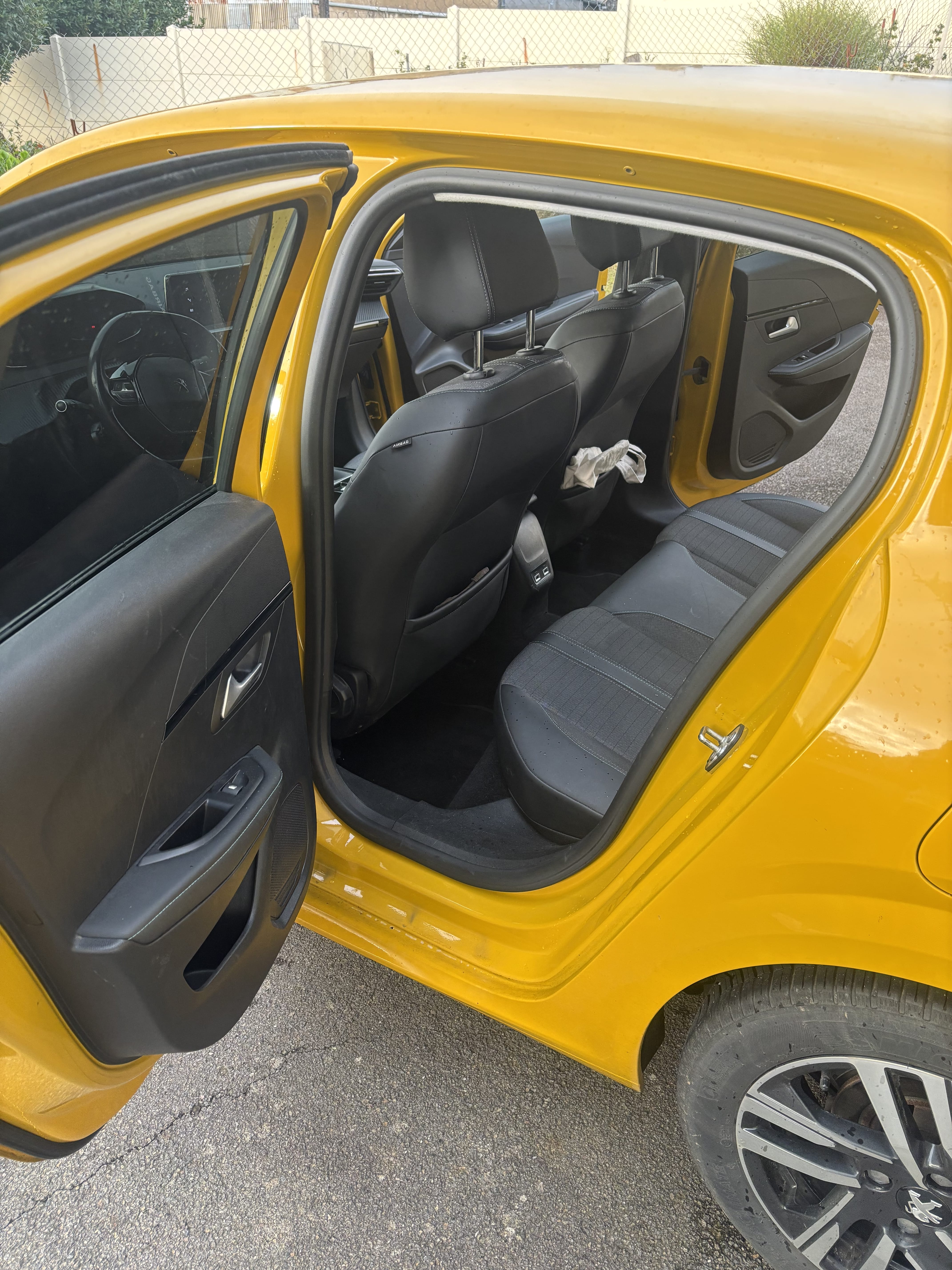 Peugeot 208 avec Entrée audio / iPod