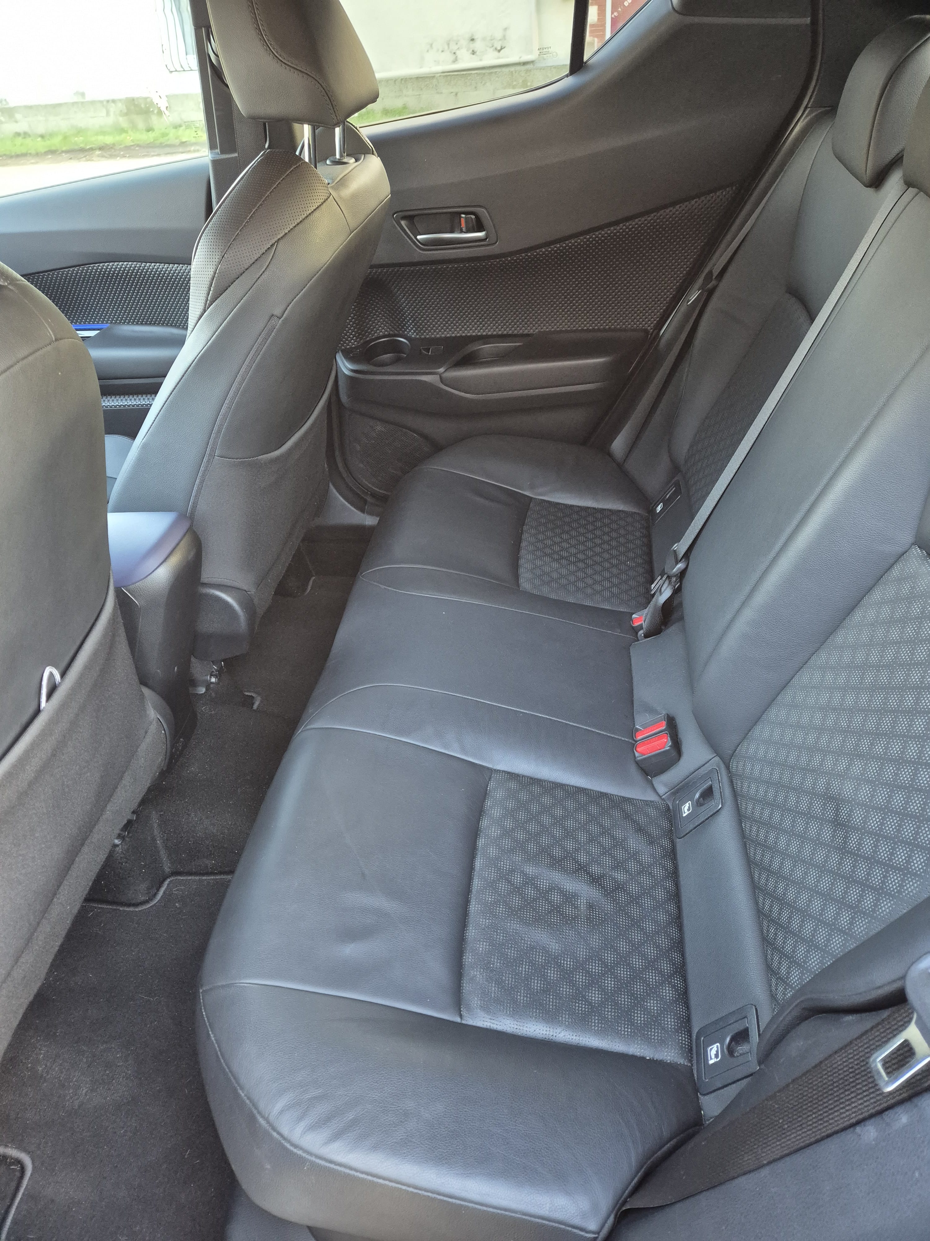 Toyota C-HR Hybrid avec GPS