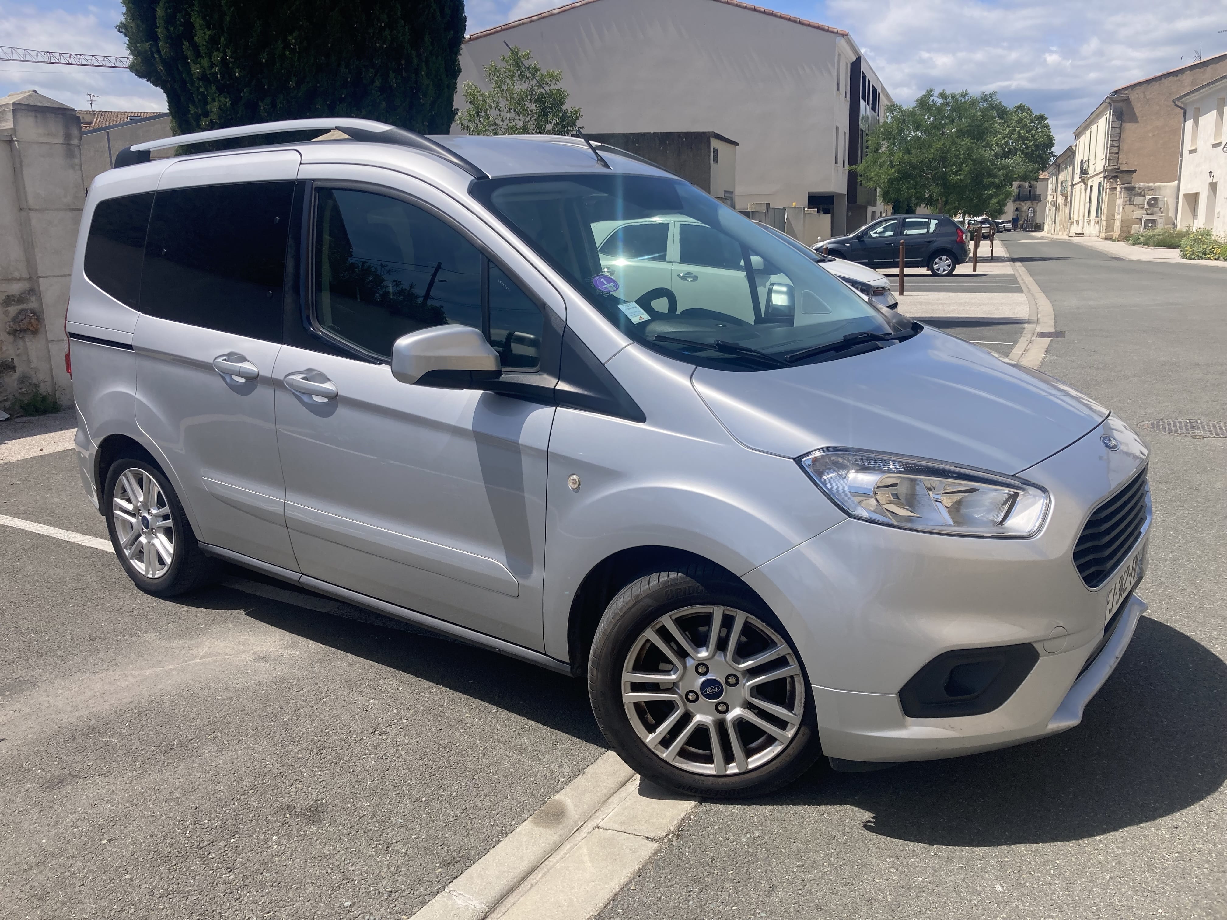 Ford Tourneo Courier Essence, 2019, Essence 98