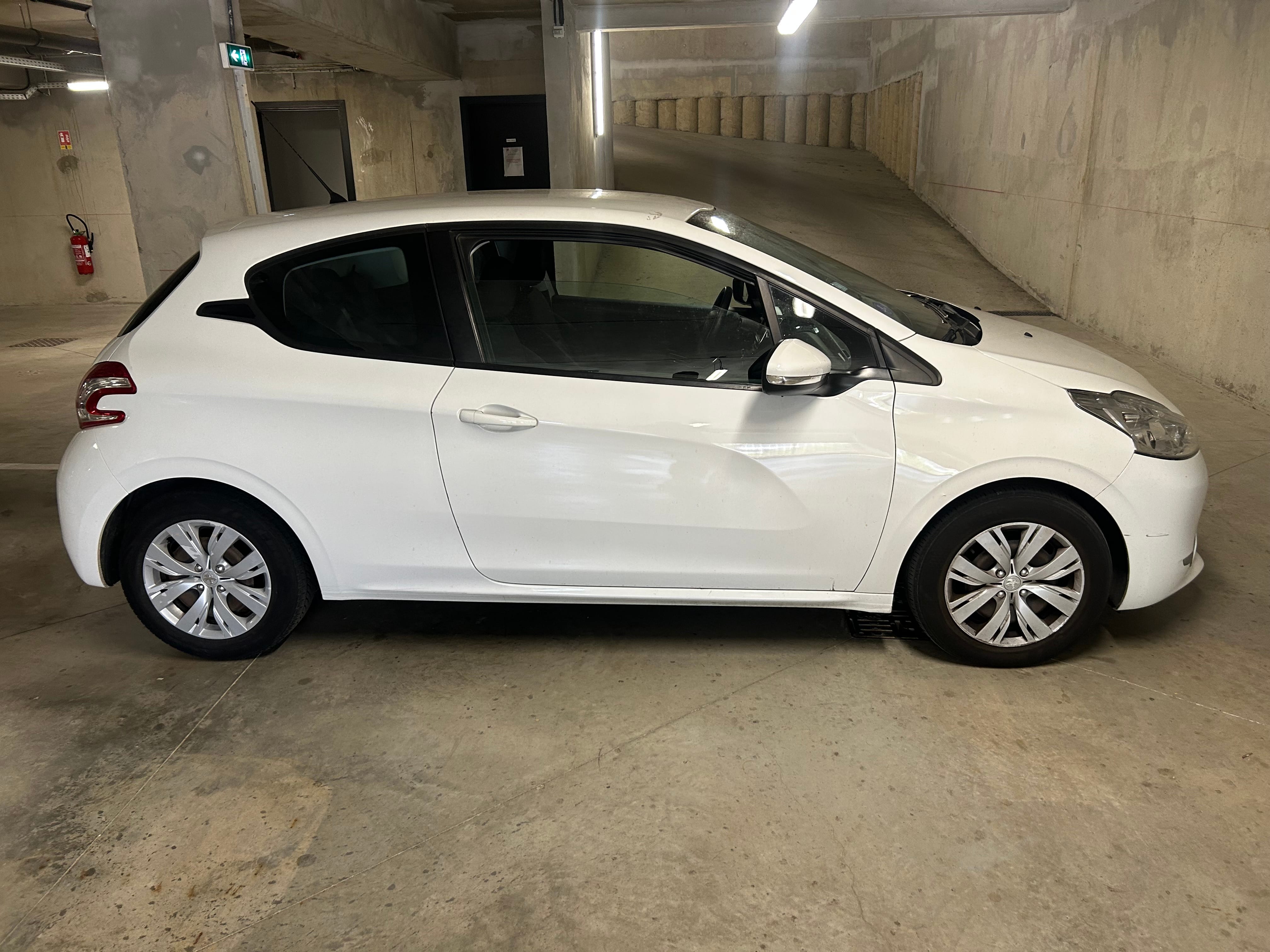 Peugeot 208, 2014, Essence 95