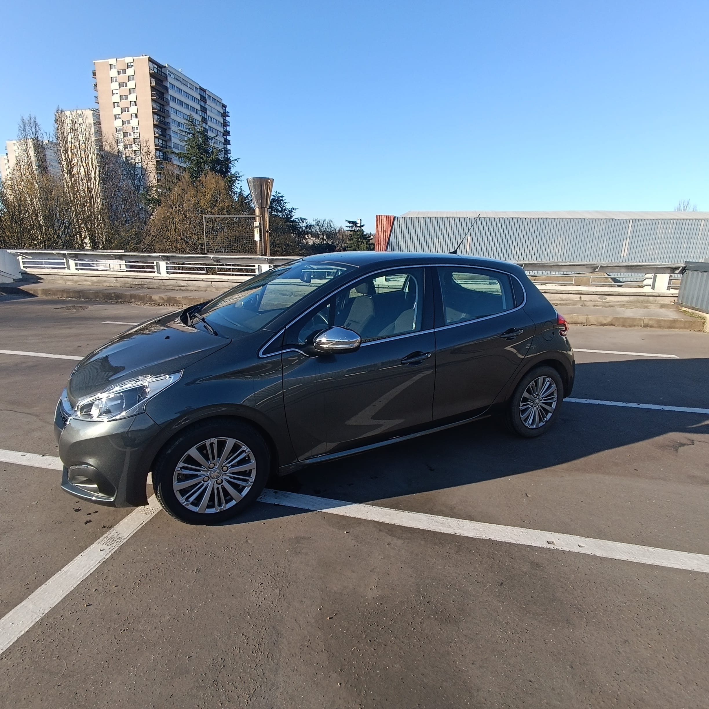 Peugeot 208 110 CH avec Climatisation