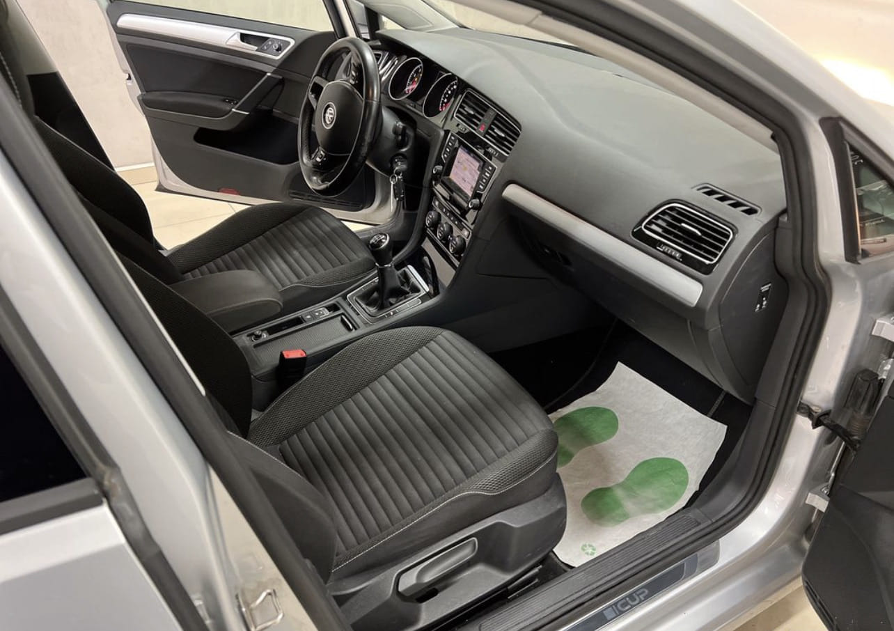 Volkswagen Golf avec GPS