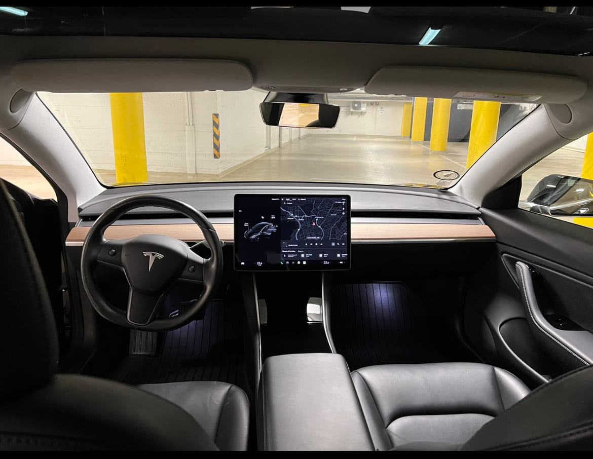 Tesla Model 3 med Cruisekontroll