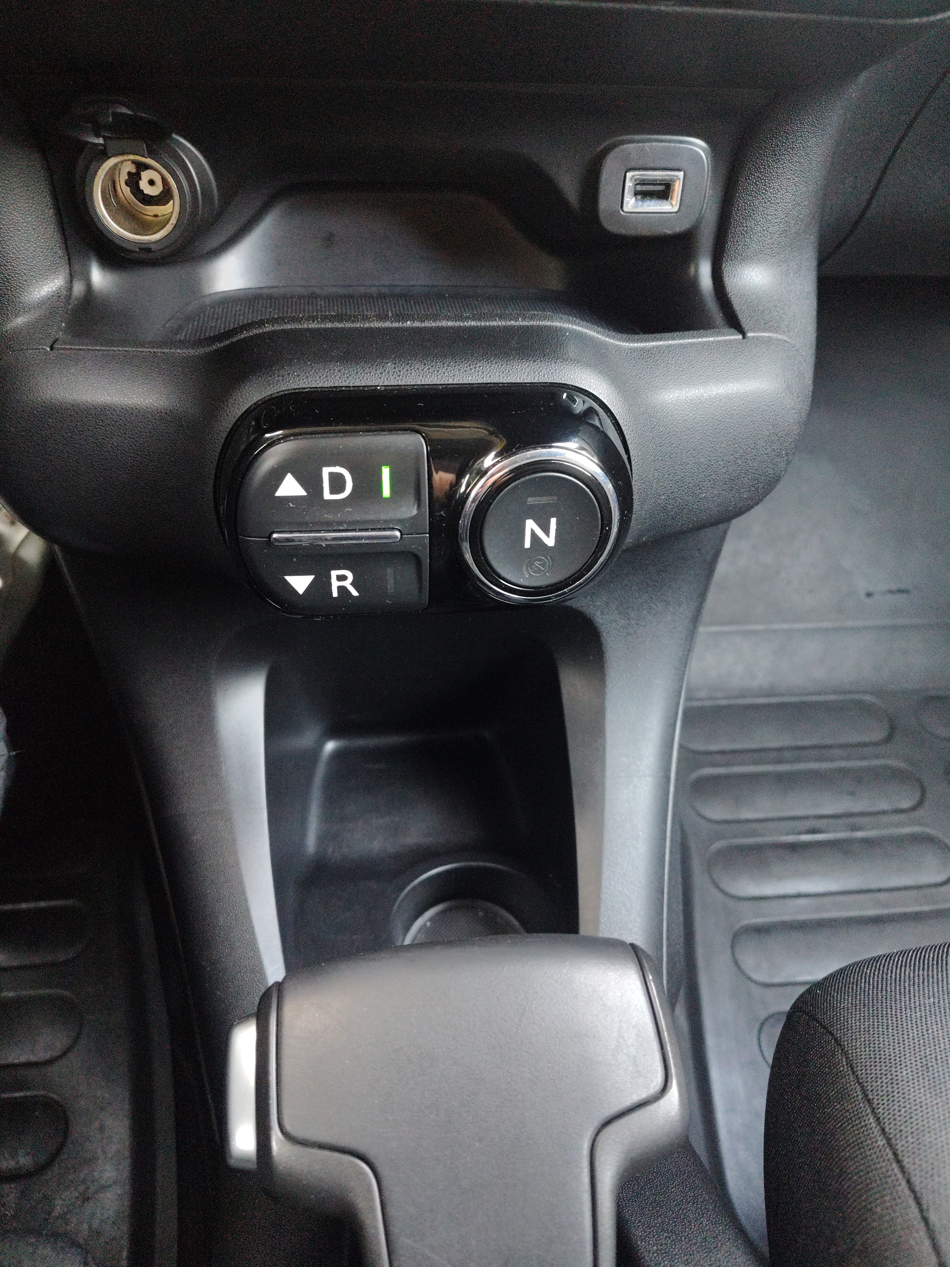 Citroen C4 Cactus med Skiboks