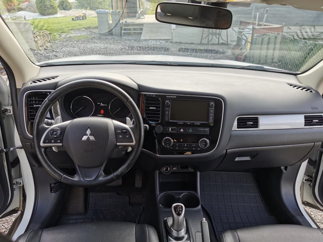 Mitsubishi Outlander Hybrid avec Climatisation