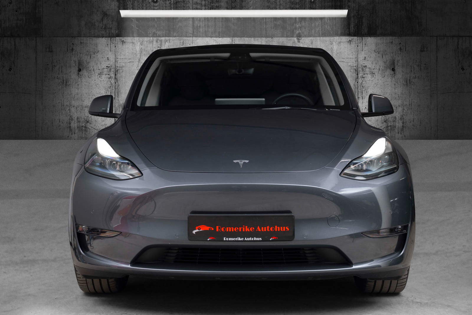 Tesla Model Y Performance med Aircondition