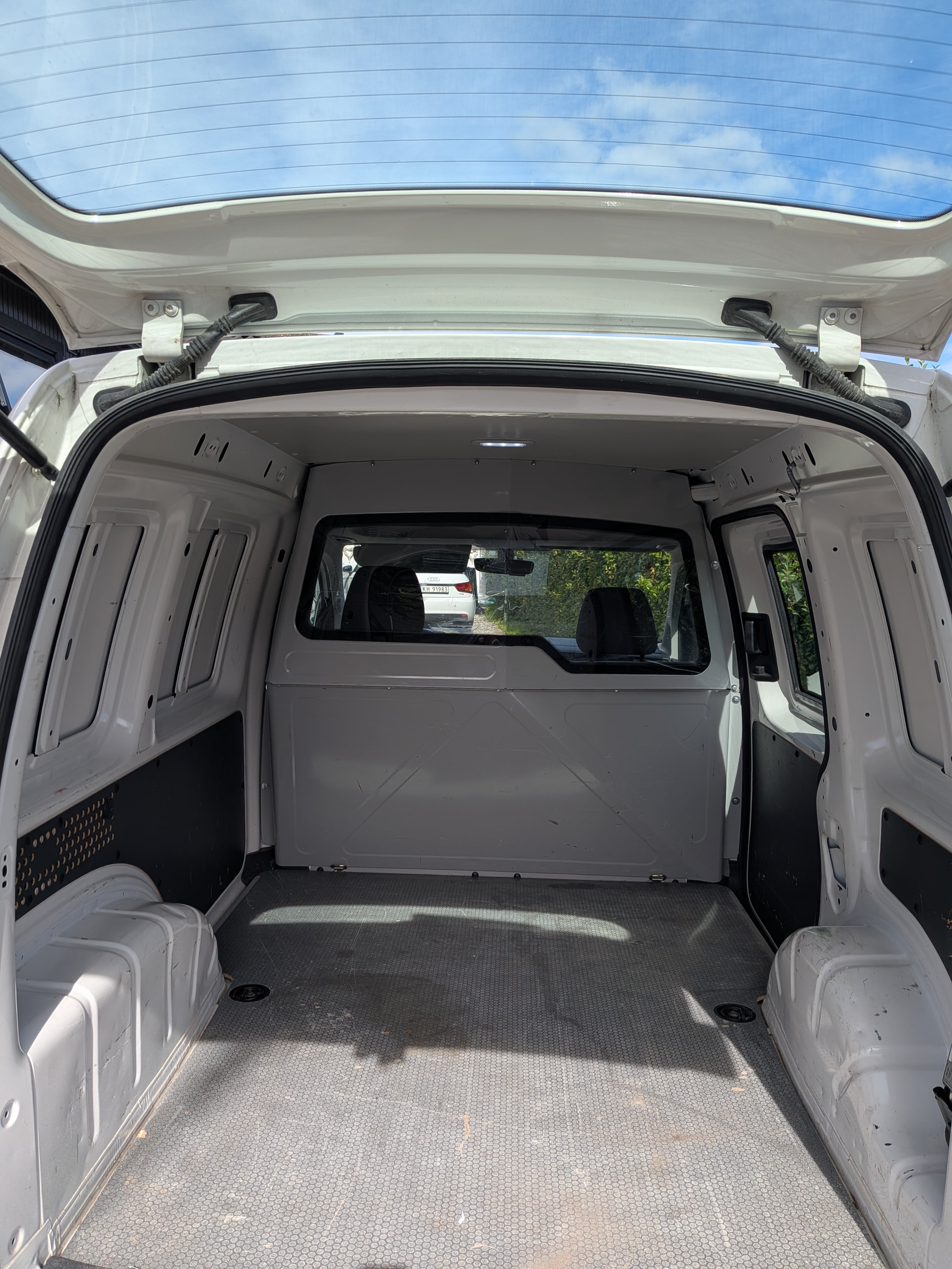 Volkswagen Caddy Varebil with Bluetooth audio