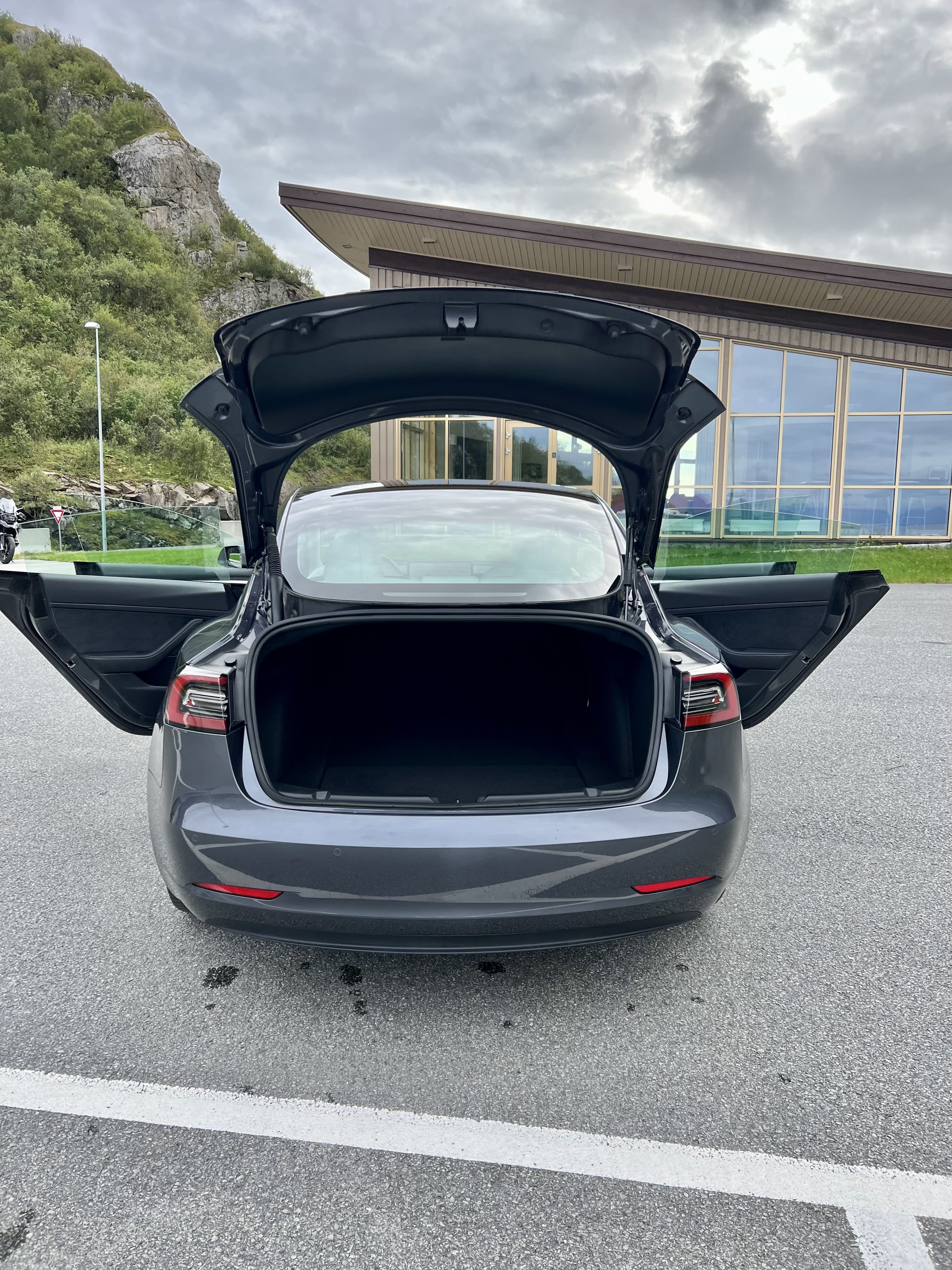 Tesla Model 3 Long Range med Firehjulstrekk