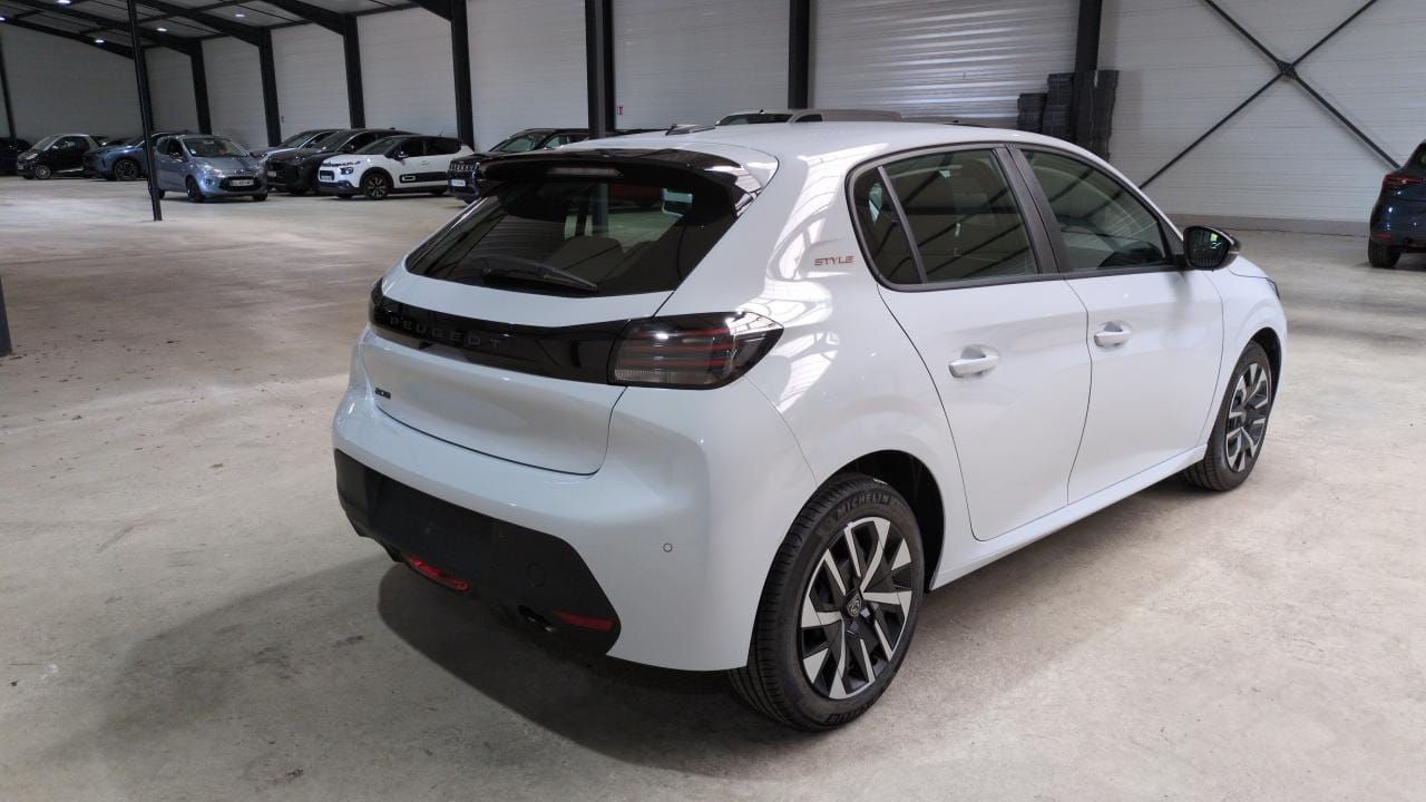 Peugeot 208 avec GPS