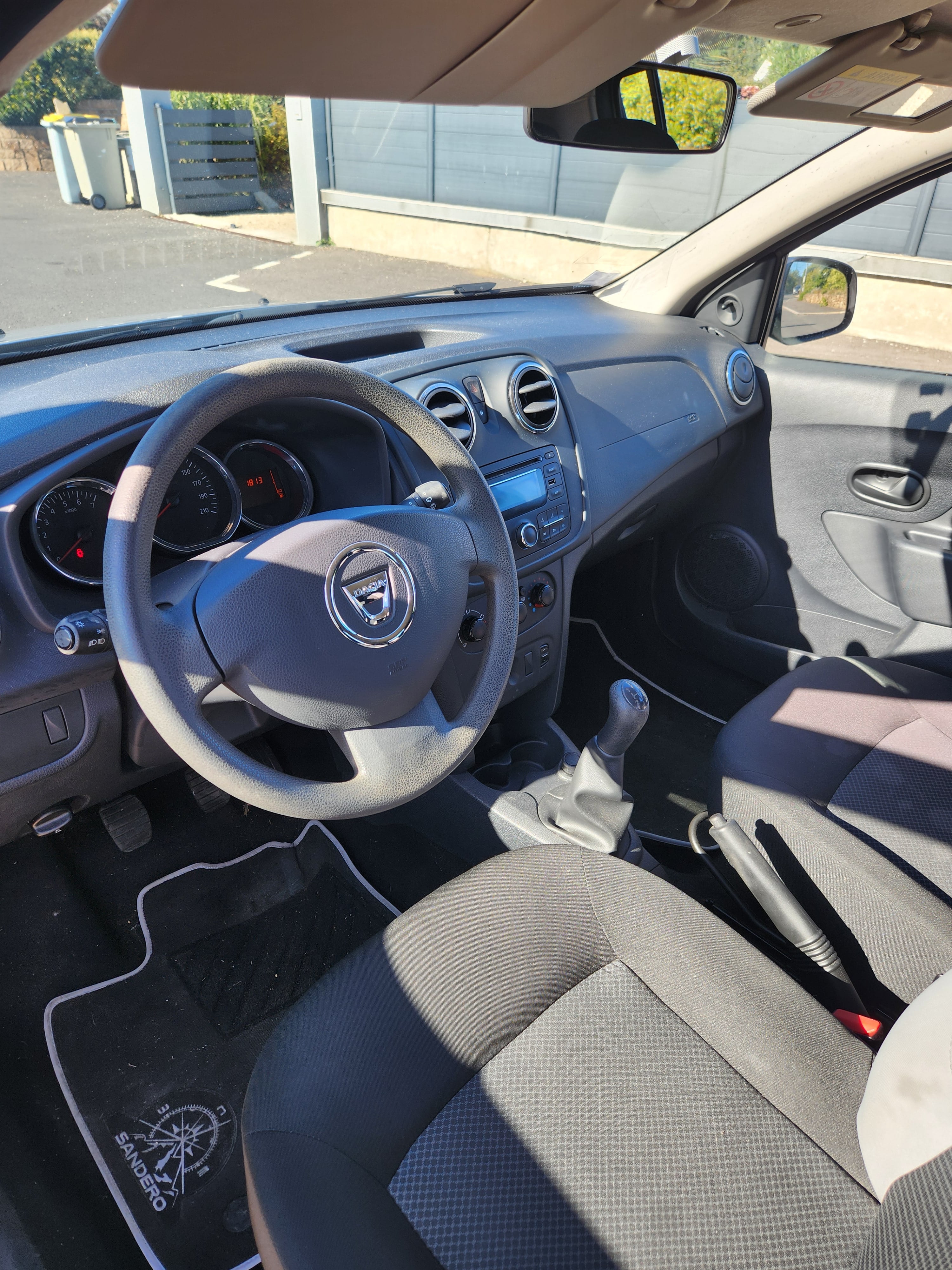 Dacia Sandero 5 places - économique
