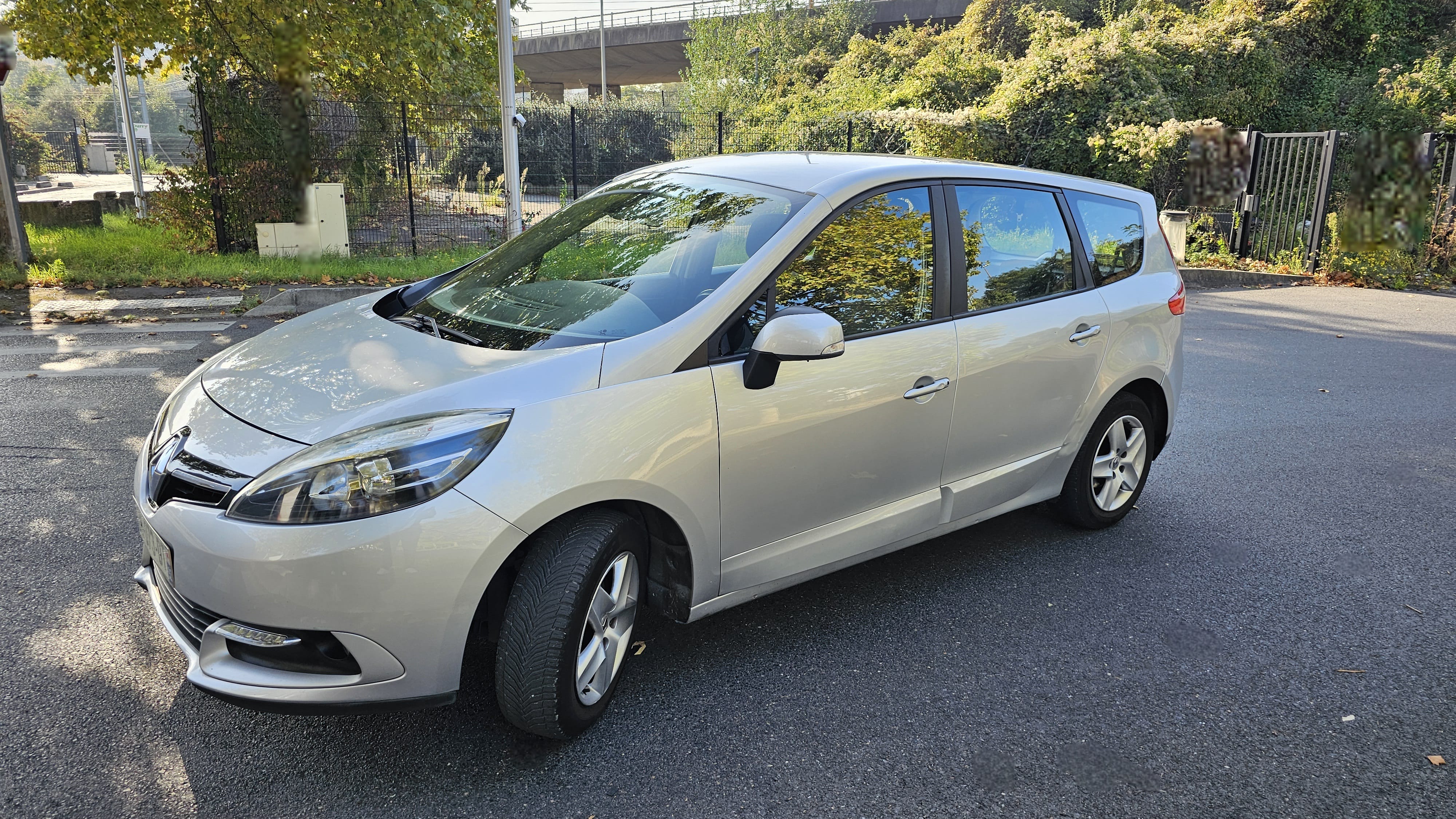 Renault Mégane Grand Scenic III phase II 7 places 1.5 Dci 110Ch avec GPS