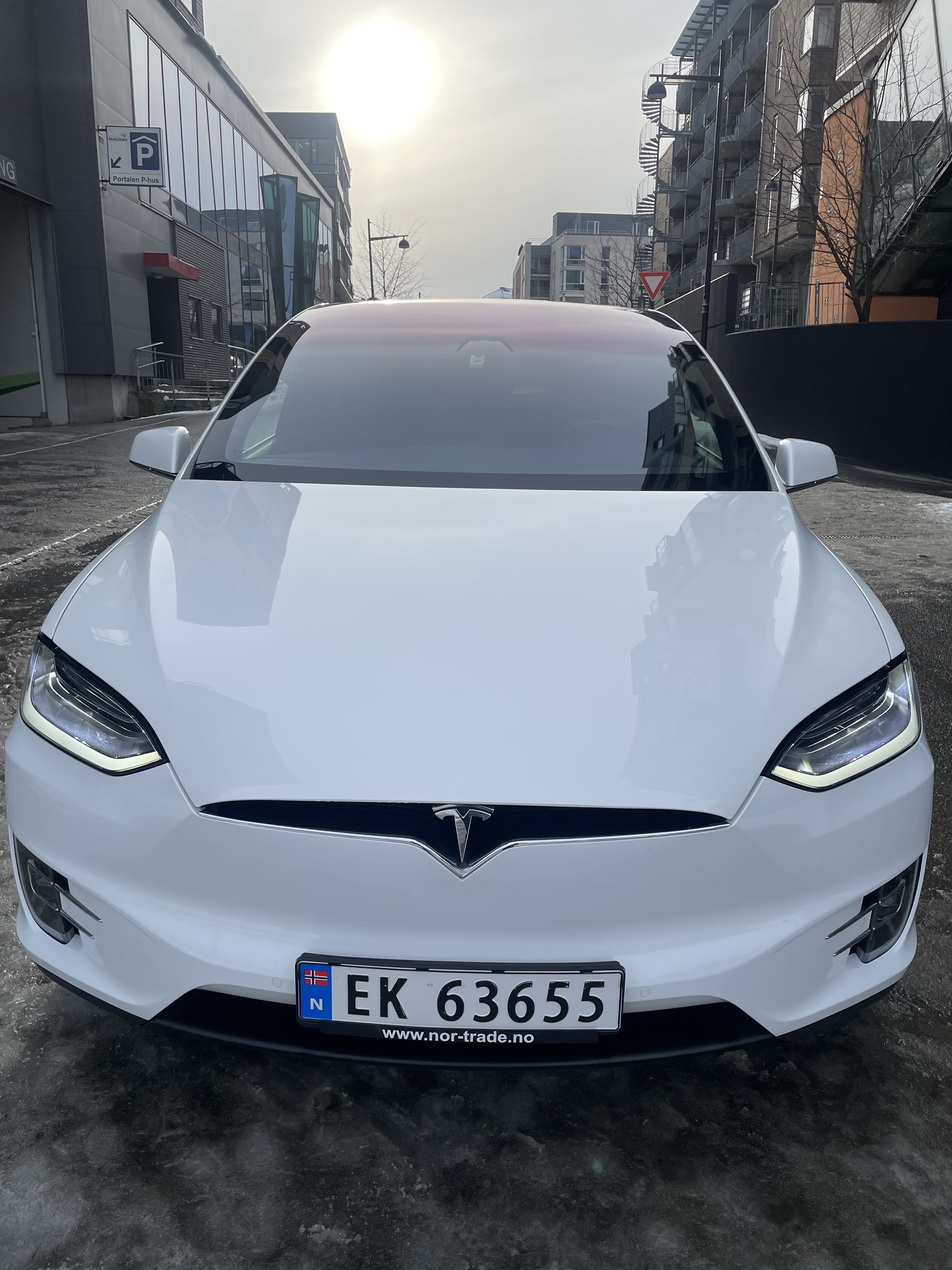 Tesla Model X 75D med Tilhengerfeste