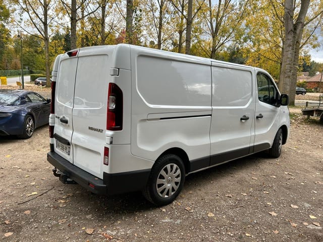 Renault Trafic avec Attelage