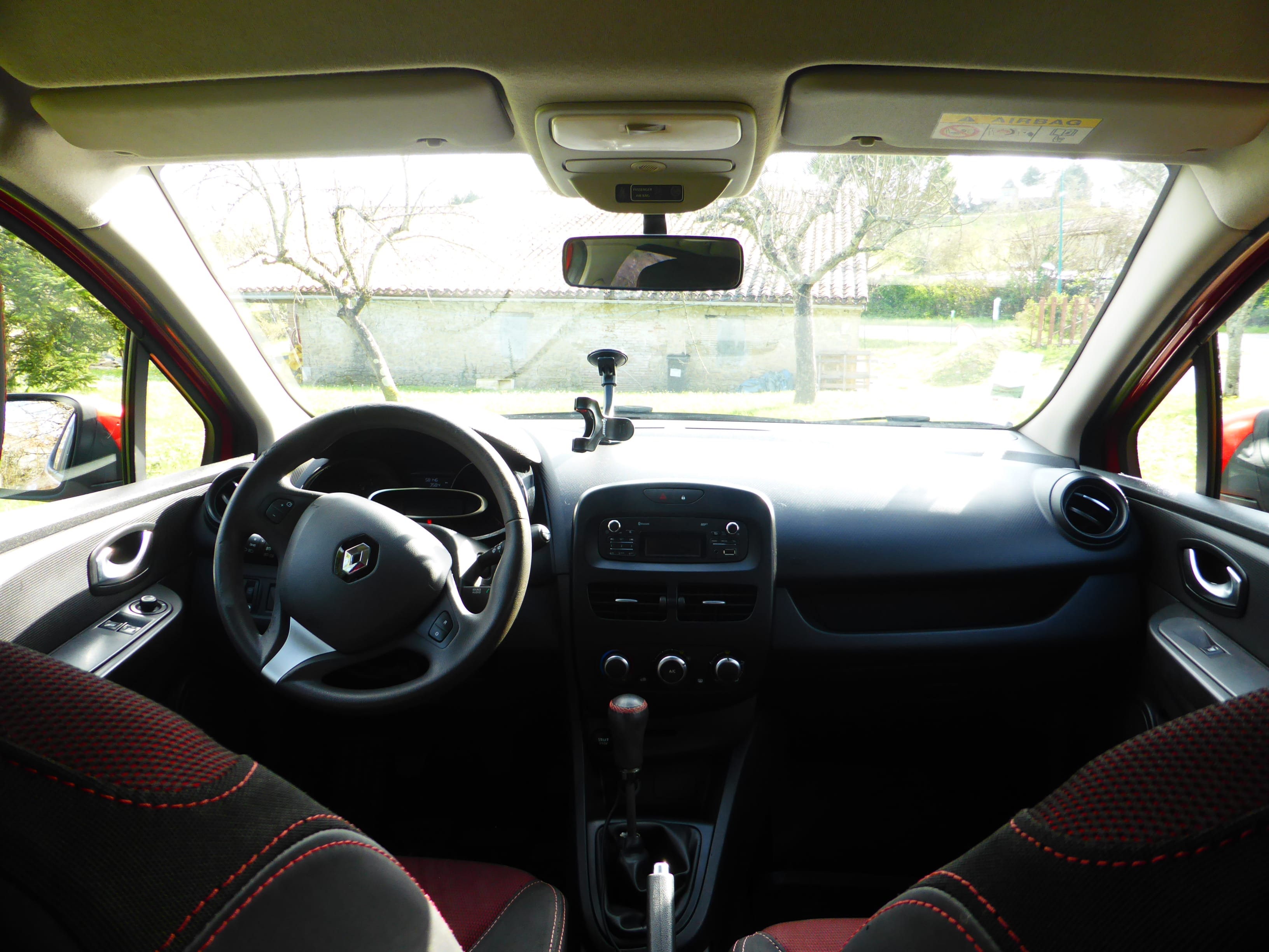 Renault Clio ROUGE 1.2 16V 75CH ZEN avec Audio Bluetooth