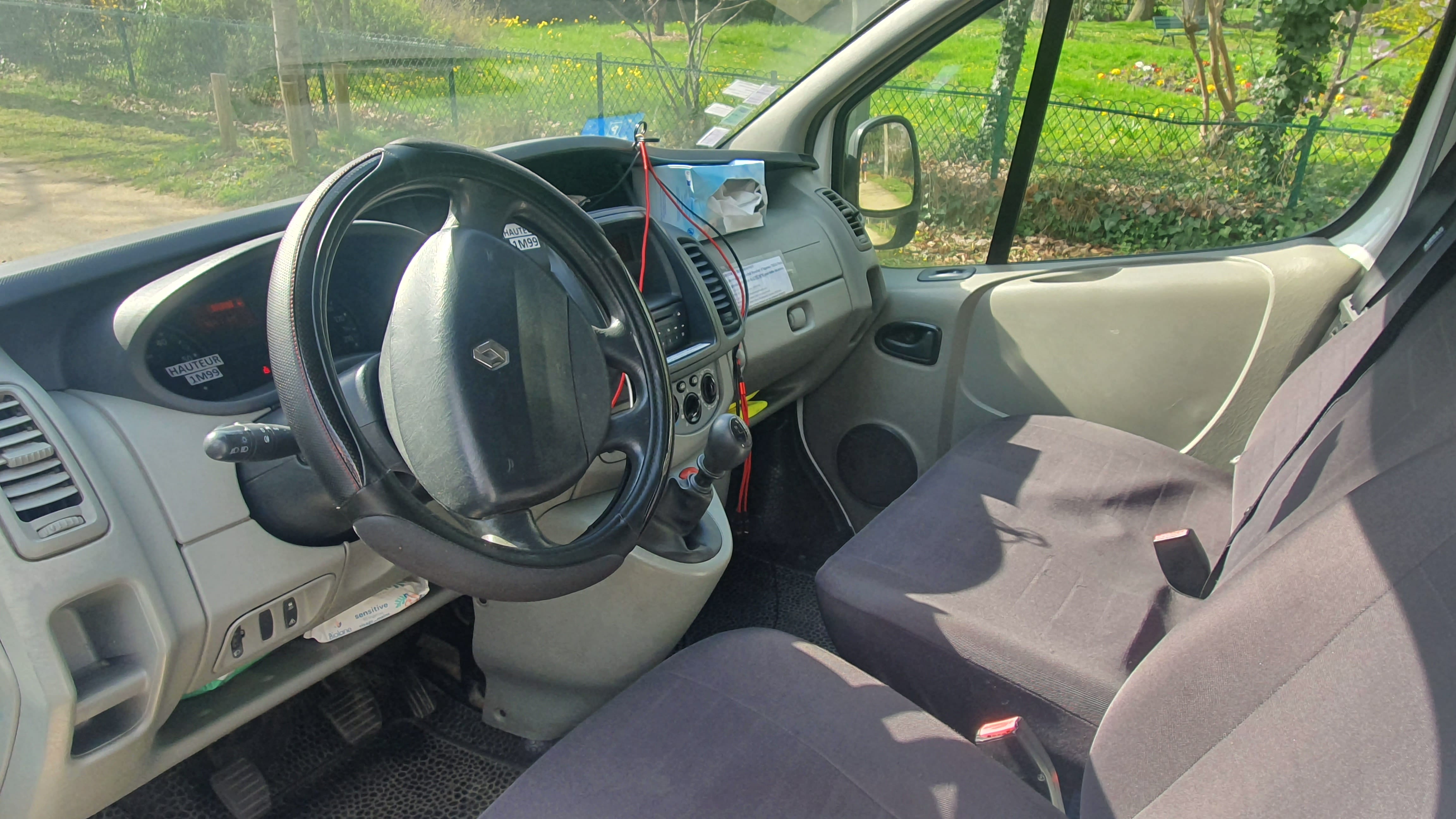 Renault Trafic Rallongé 7M3 + Radar de Recul avec Entrée audio / iPod