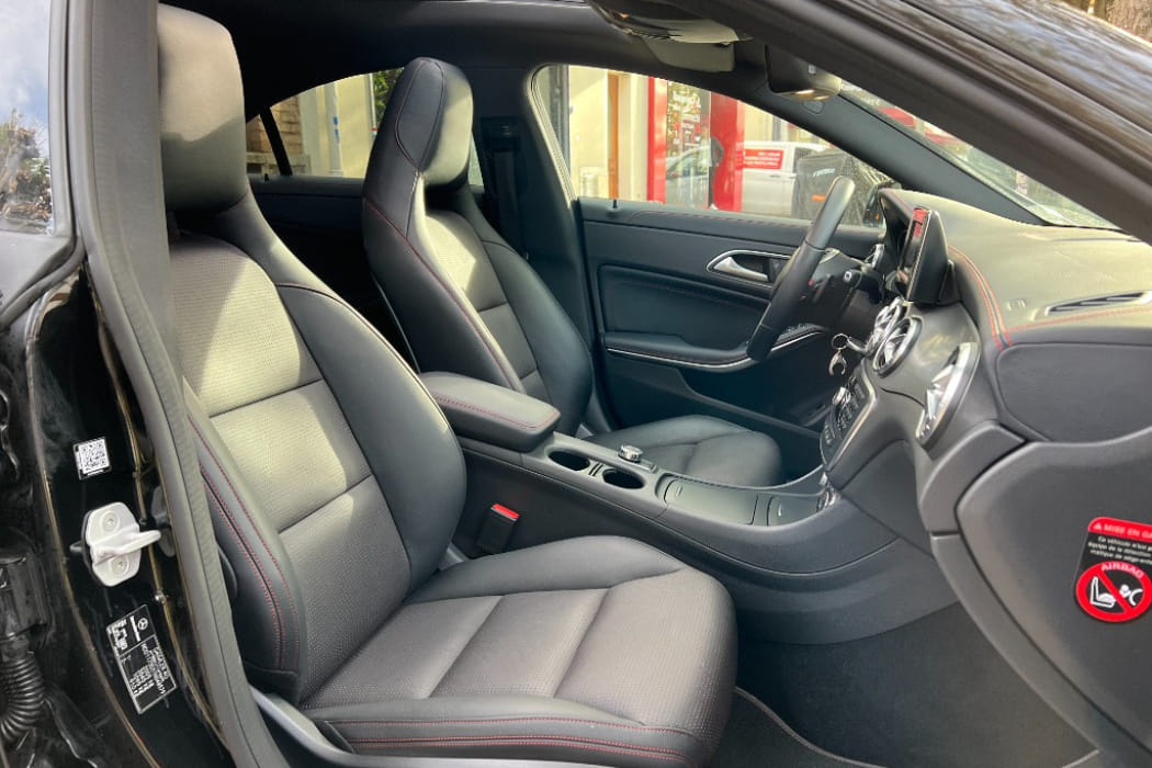 Mercedes Classe CLA avec Entrée audio / iPod