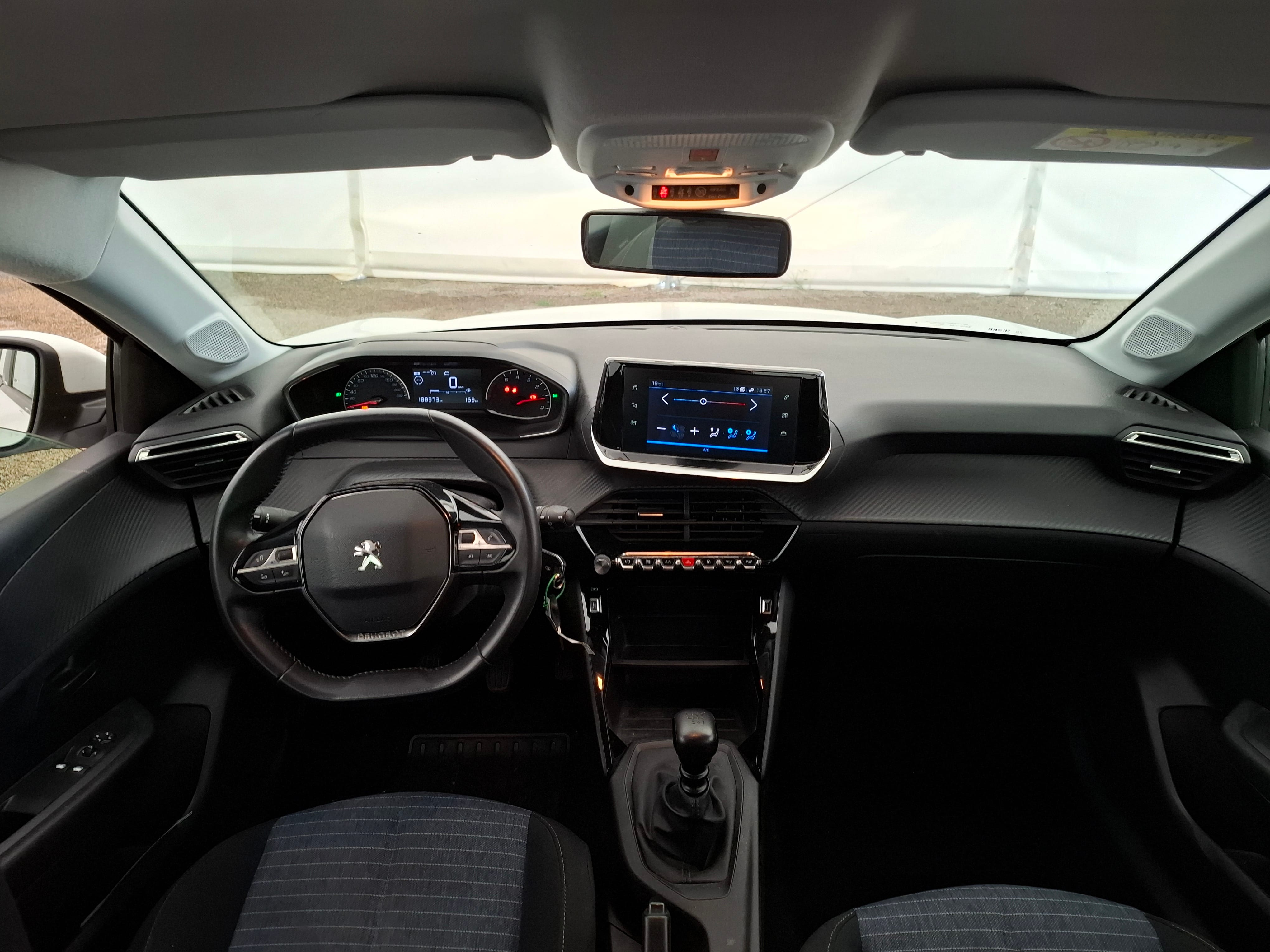 Peugeot 208 1.5 HDI 100 CV avec GPS