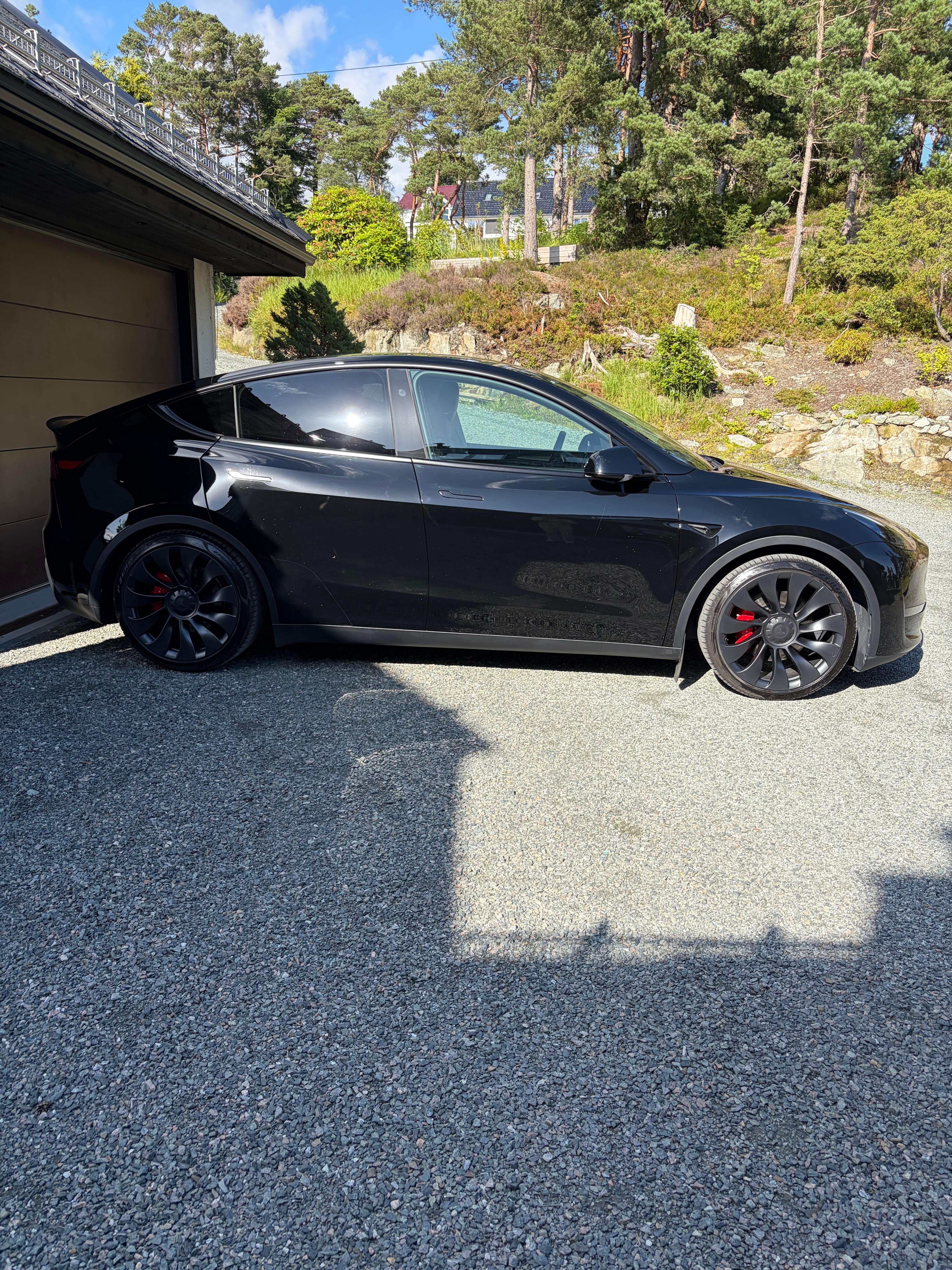 Tesla Model Y Performance med Cruisekontroll