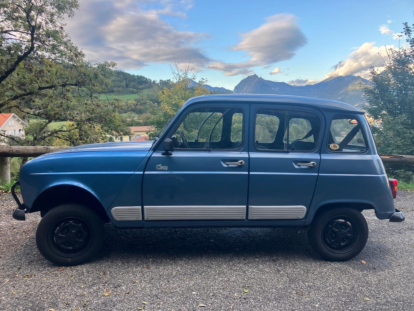 Renault R4 ELECTRIQUE - Rétrofitée et UpcYclée en octobre 2024 avec Porte-vélos