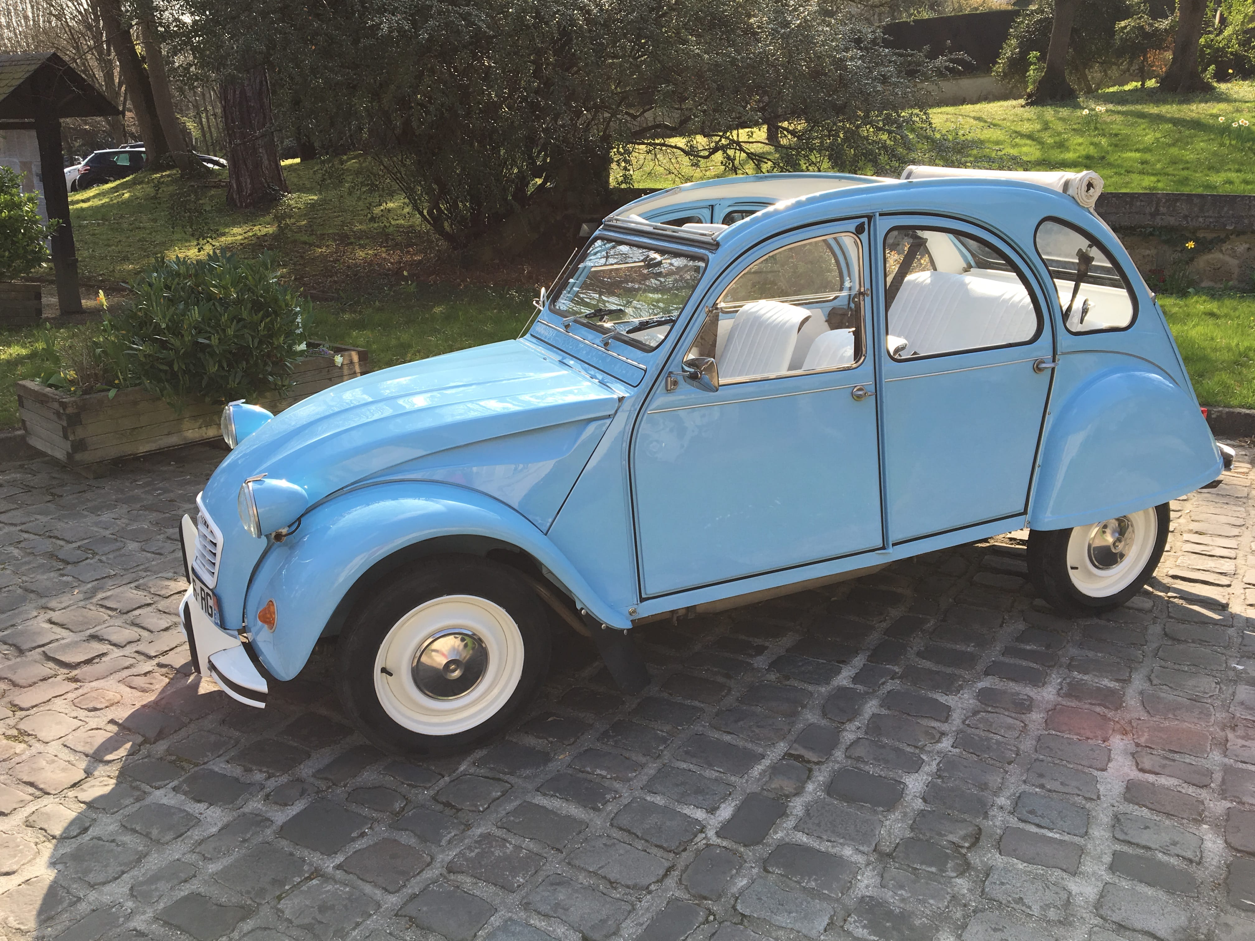 Citroen 2CV 6 Blue Virgin