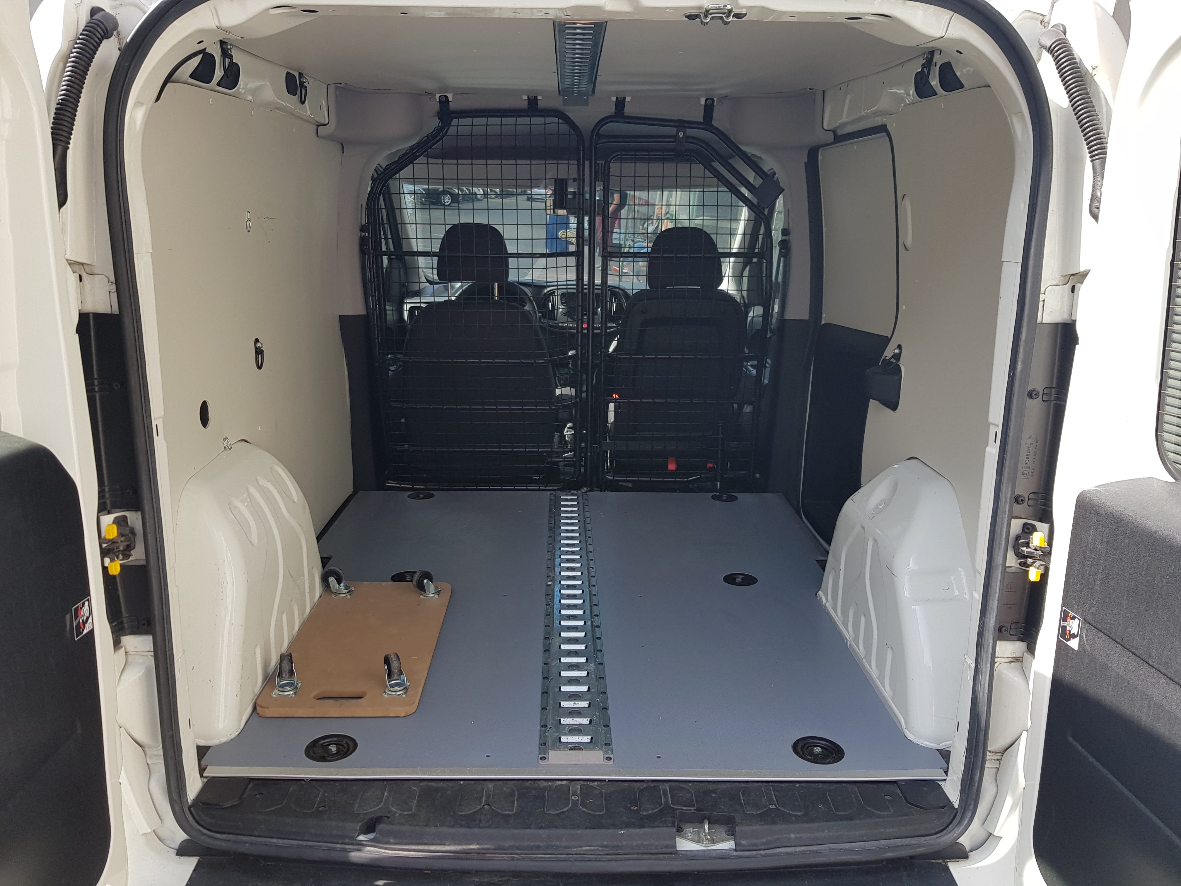Fiat Doblo Cargo essence et GNV avec Audio Bluetooth