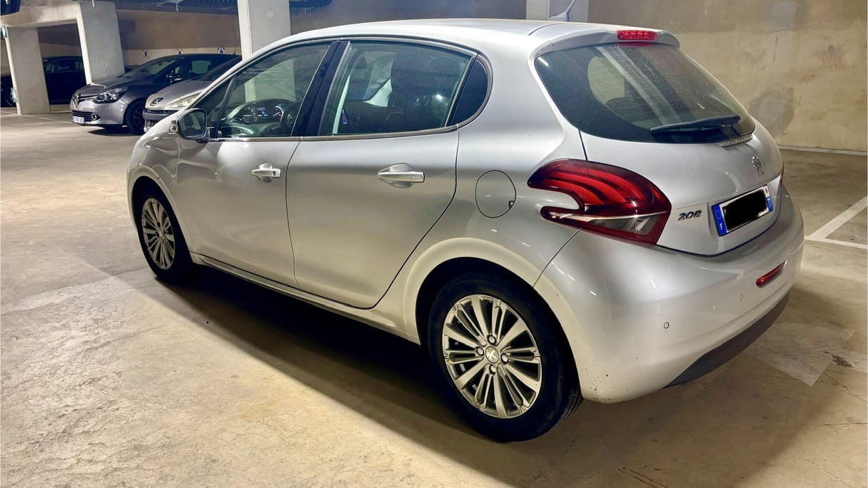 Peugeot 208 Style/EN avec GPS