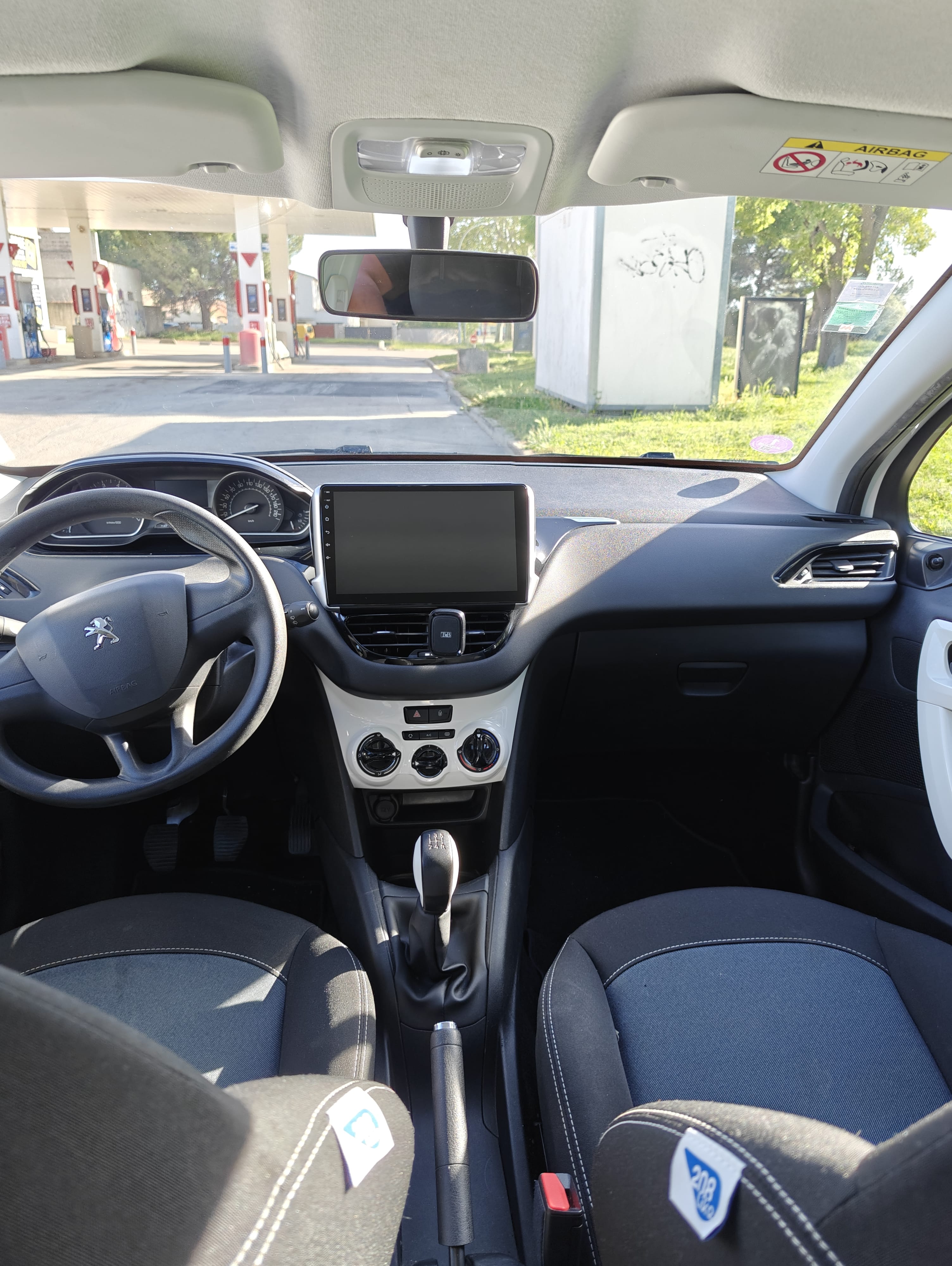 Peugeot 208 with GPS